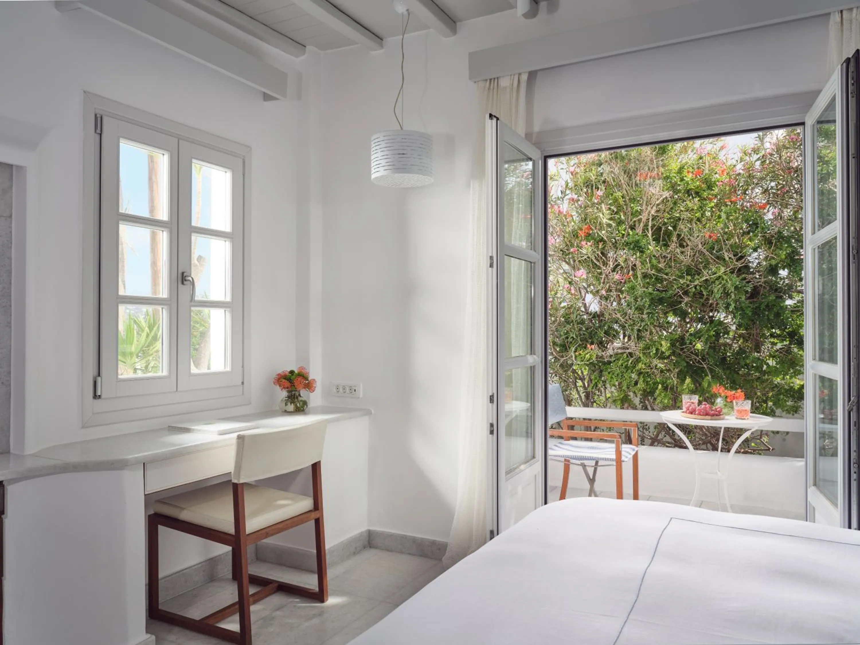 Balcony/Terrace, Bed in Belvedere Mykonos - Main Hotel - The Leading Hotels of the World