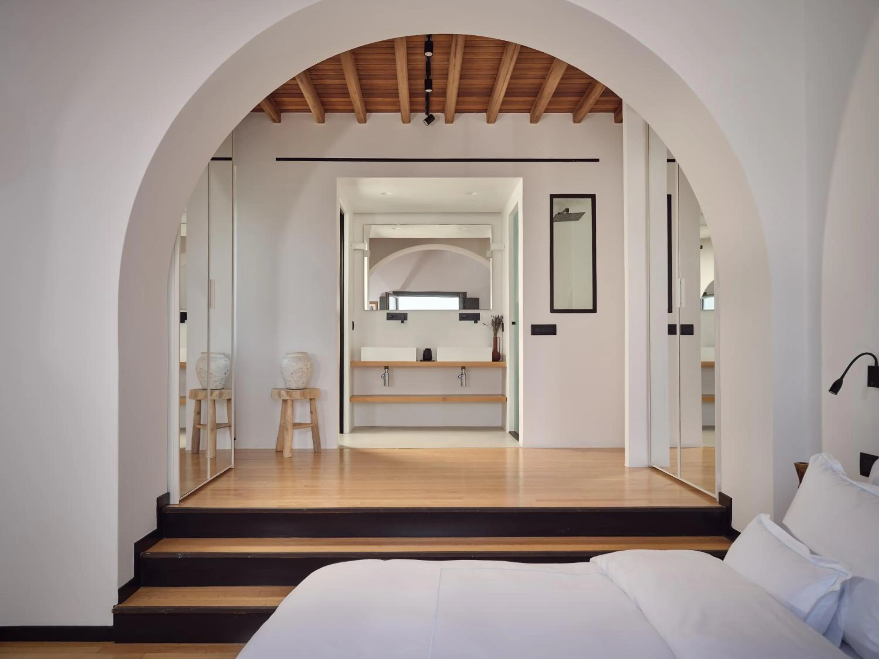 Bed in Belvedere Mykonos - Main Hotel - The Leading Hotels of the World