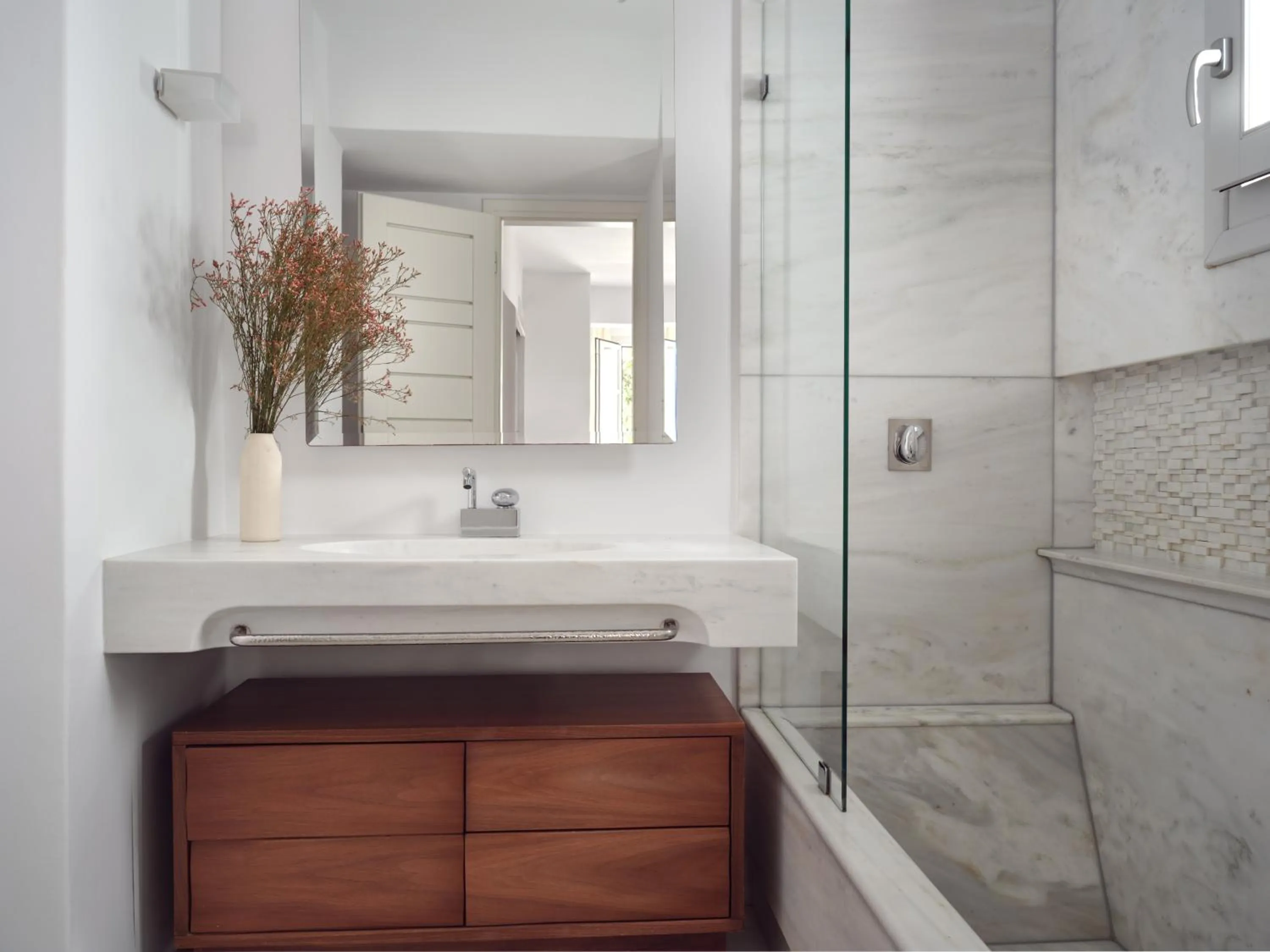 Shower in Belvedere Mykonos - Main Hotel - The Leading Hotels of the World