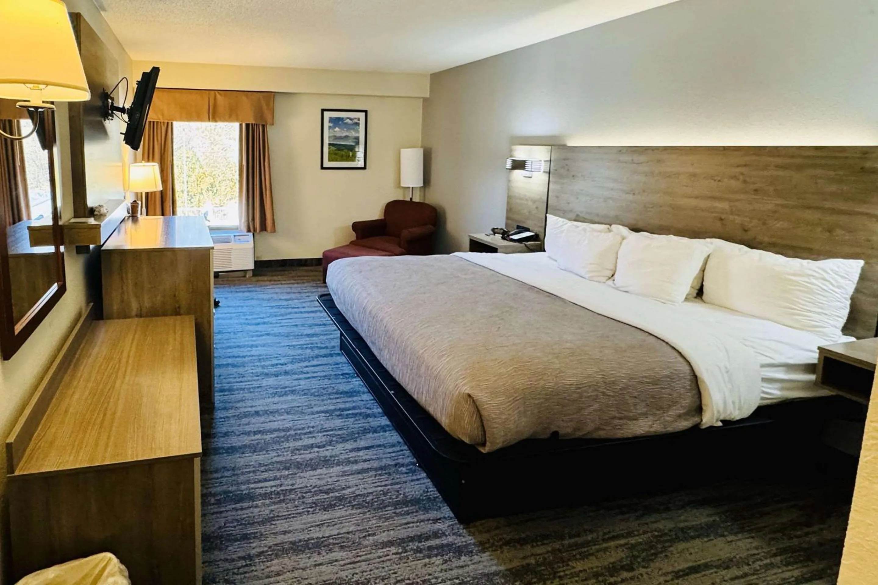 Bedroom, Bed in Quality Inn Danville - University Area