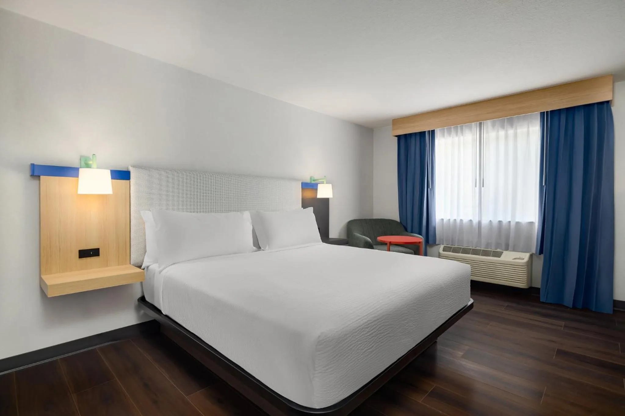 Photo of the whole room, Bed in Garner Hotel Boise Airport by IHG