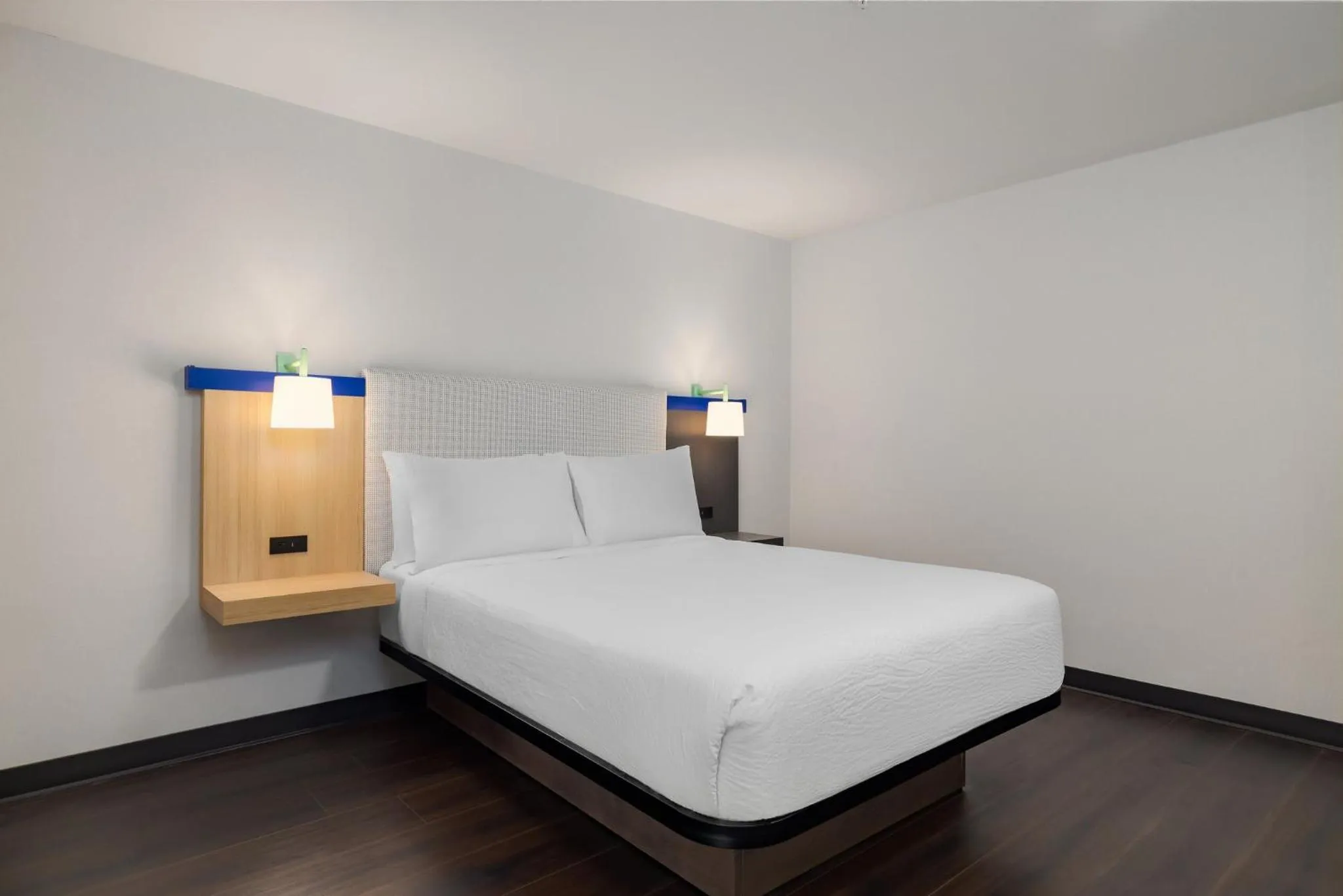 Photo of the whole room, Bed in Garner Hotel Boise Airport by IHG