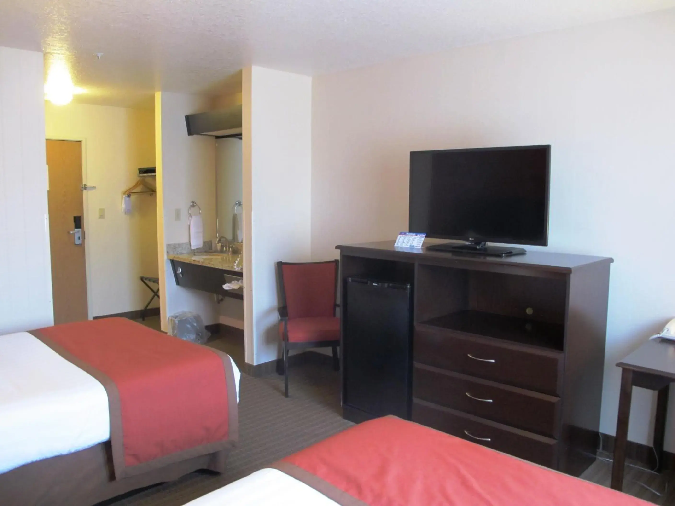 Room with Two Double Beds in Inn America - Boise Room with Two Double Beds in Inn America - Boise