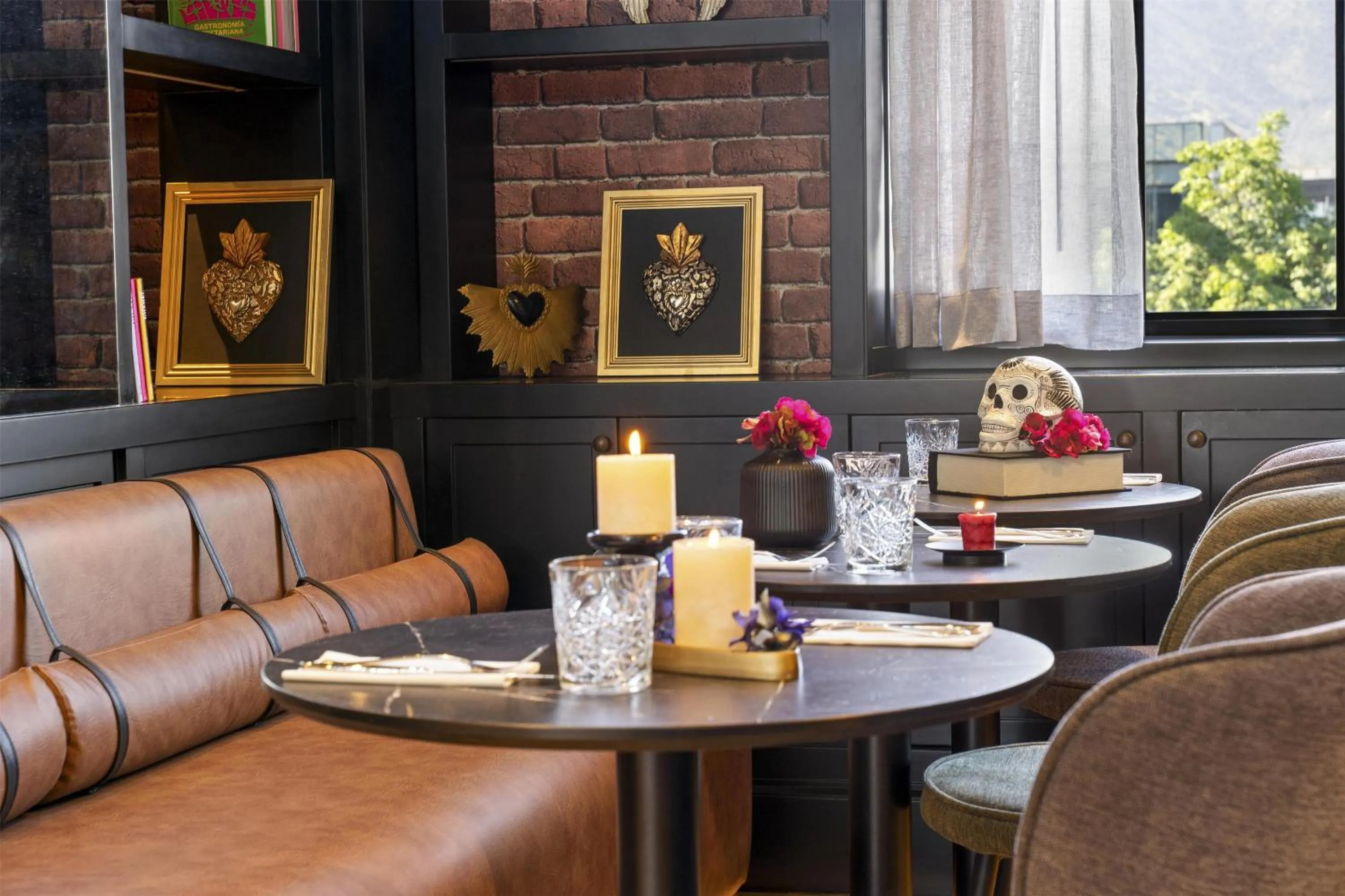 Restaurant/places to eat in NH Collection Santiago Casacostanera