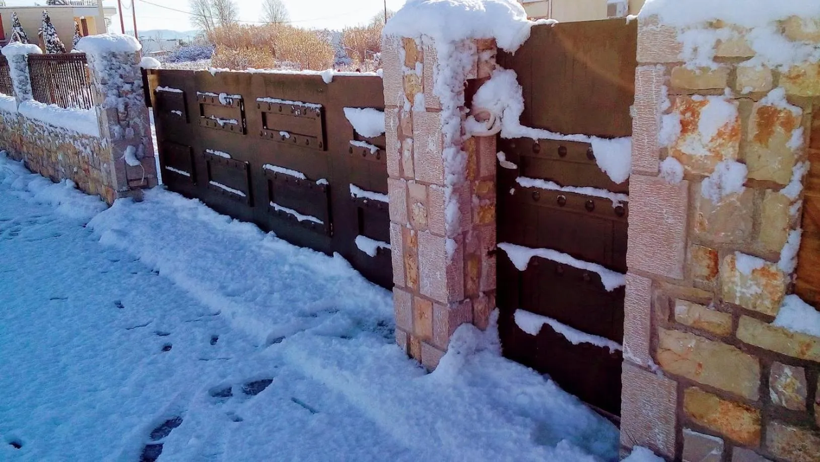 Property building in O Xenonas Ton Mylon