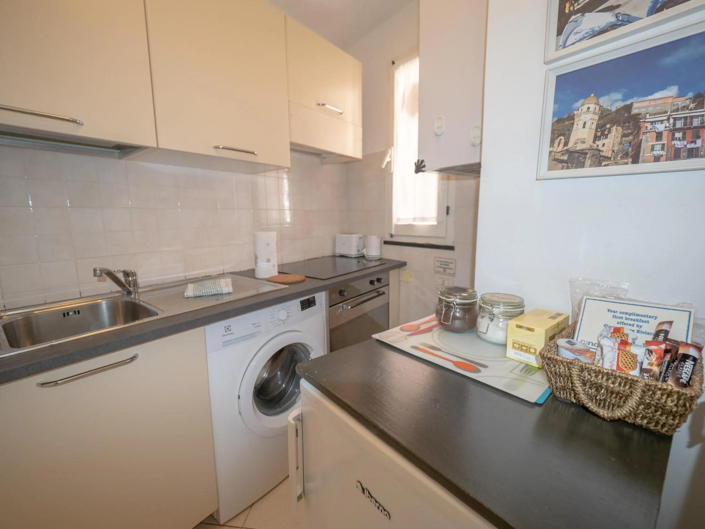 Kitchen or kitchenette in Ventegà Sea View Apartment with Balcony