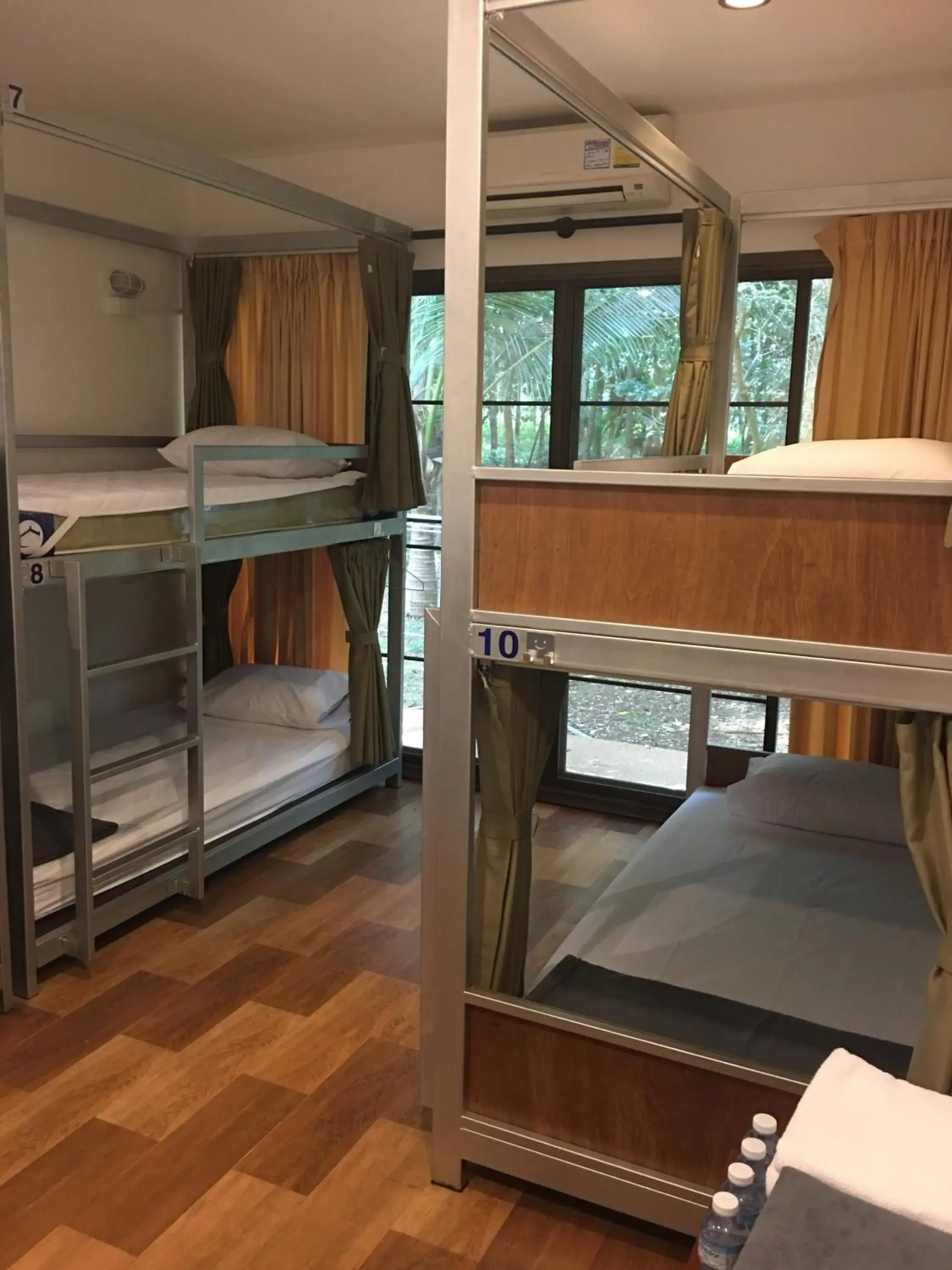 10-Bed Mixed Dormitory Room in Sleep Soundly By The Sea 10-Bed Mixed Dormitory Room in Sleep Soundly By The Sea