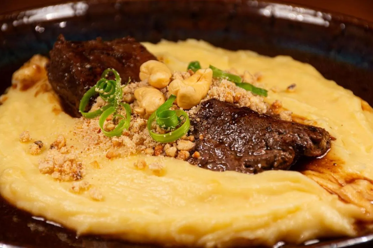 Restaurant/places to eat in Bristol Viçosa Hotel