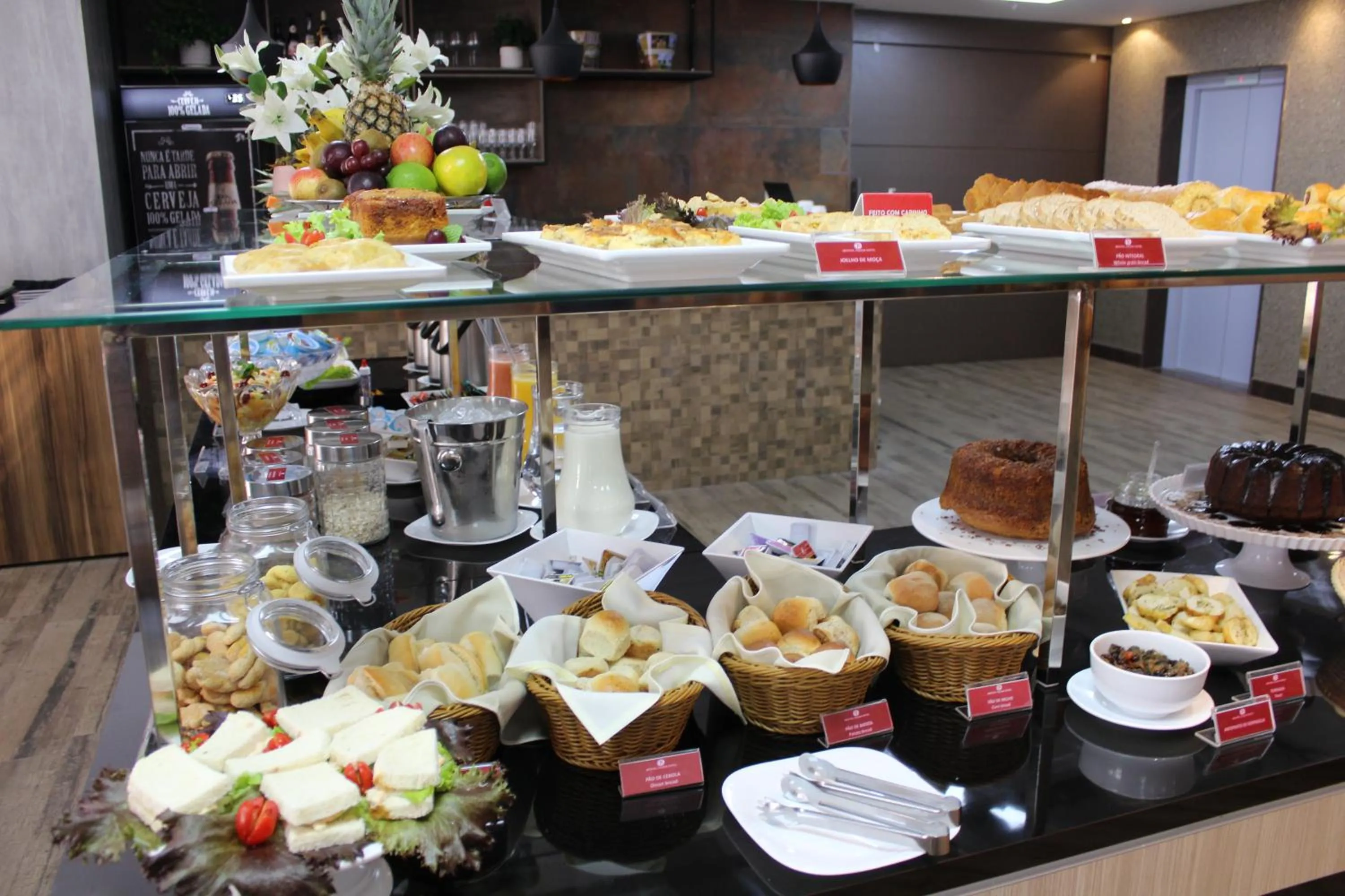 Food and drinks in Bristol Viçosa Hotel