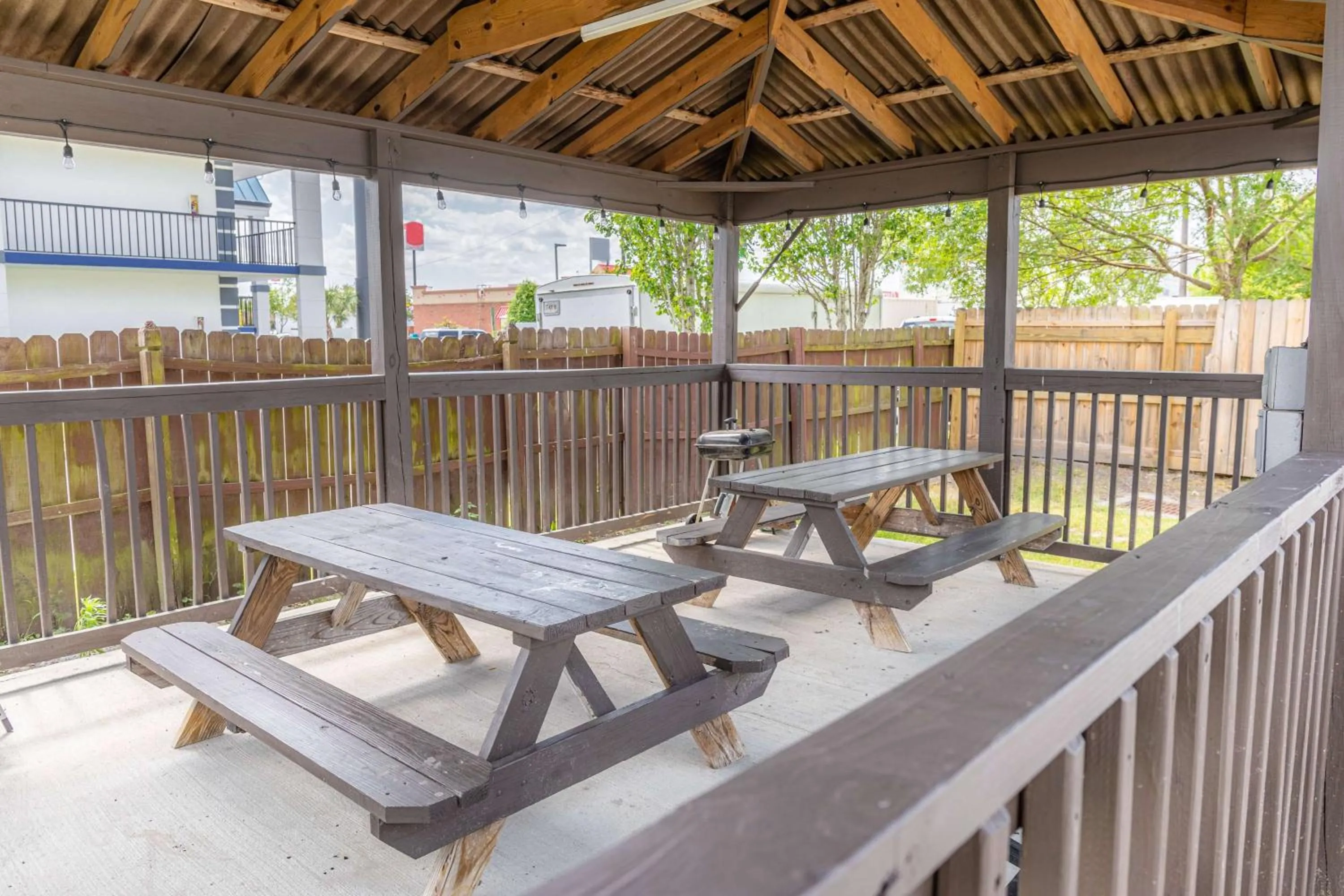 BBQ facilities in Microtel Inn & Suites by Wyndham Kingsland Naval Base I-95