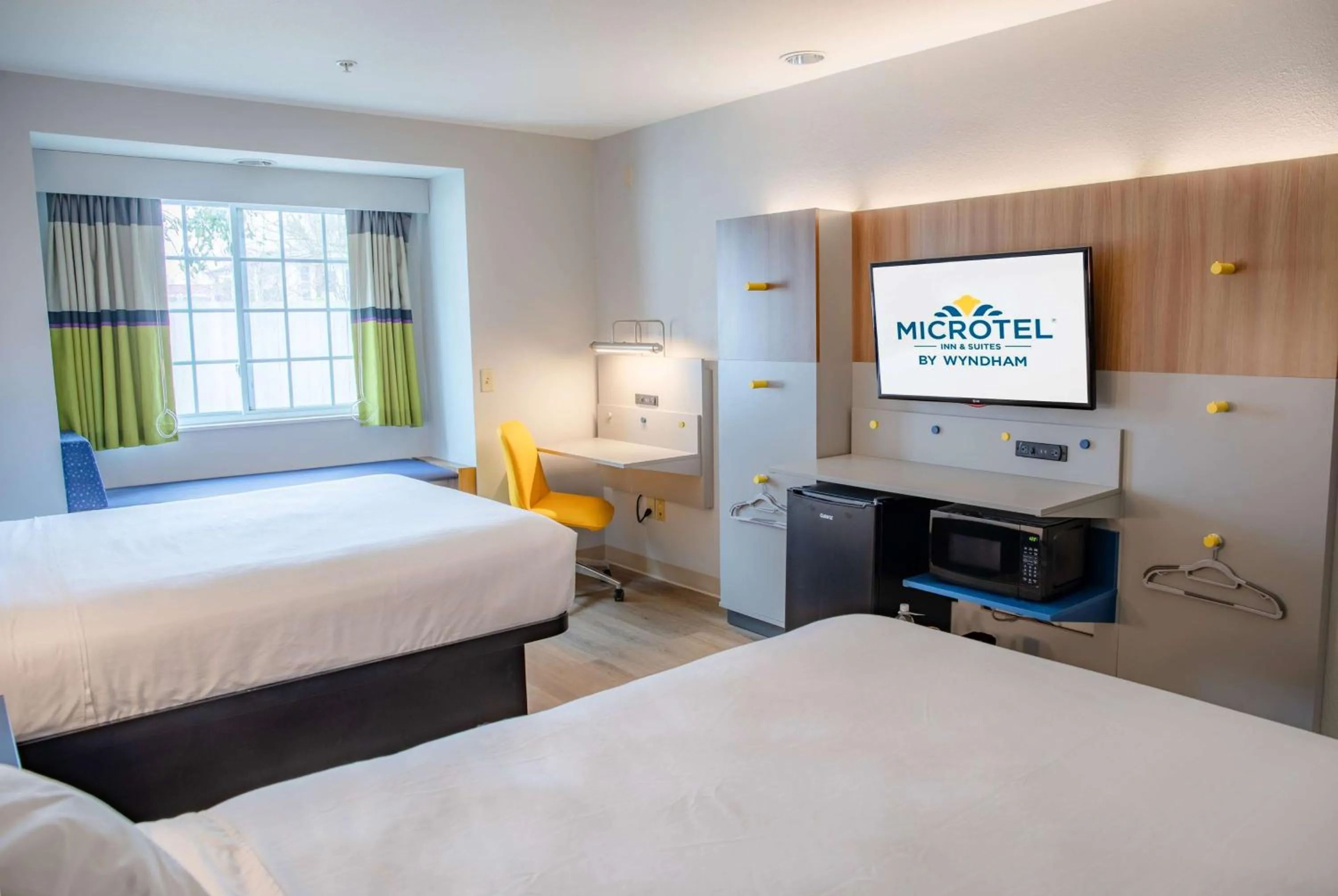 Photo of the whole room, Bed in Microtel Inn & Suites by Wyndham Kingsland Naval Base I-95