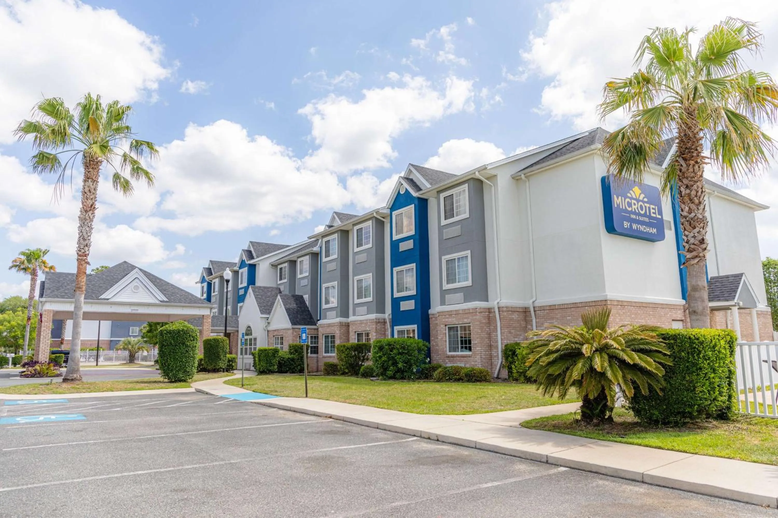 Property building in Microtel Inn & Suites by Wyndham Kingsland Naval Base I-95