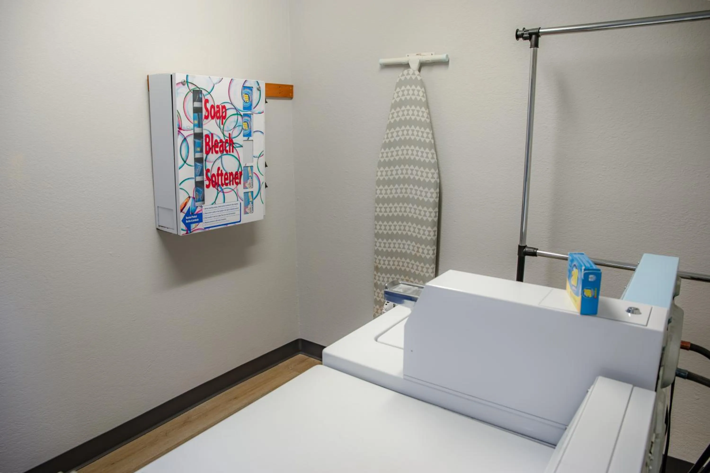 laundry, Bed in Microtel Inn & Suites by Wyndham Kingsland Naval Base I-95