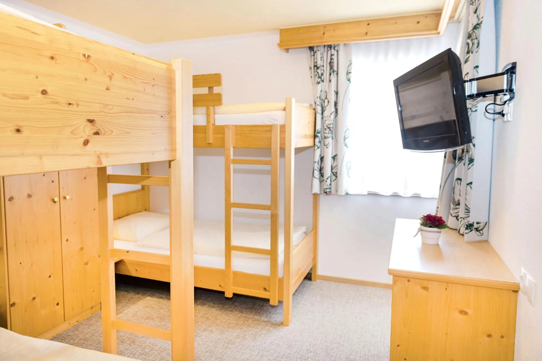 children, Bed in Landhotel Tirolerhof - Wildschönau - PREMIUM Card im Sommer