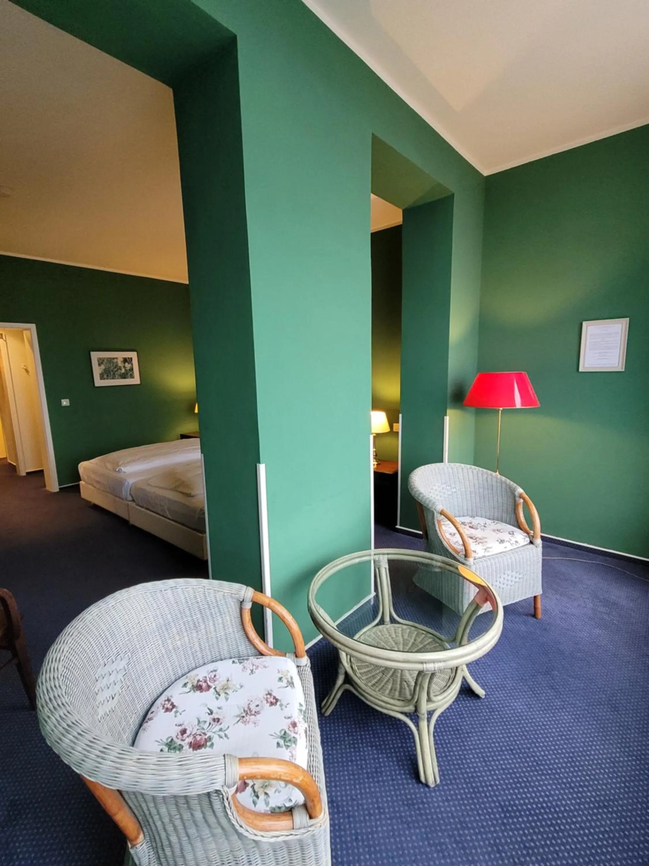 room service, Bed in NP Hotel Schweriner Hof