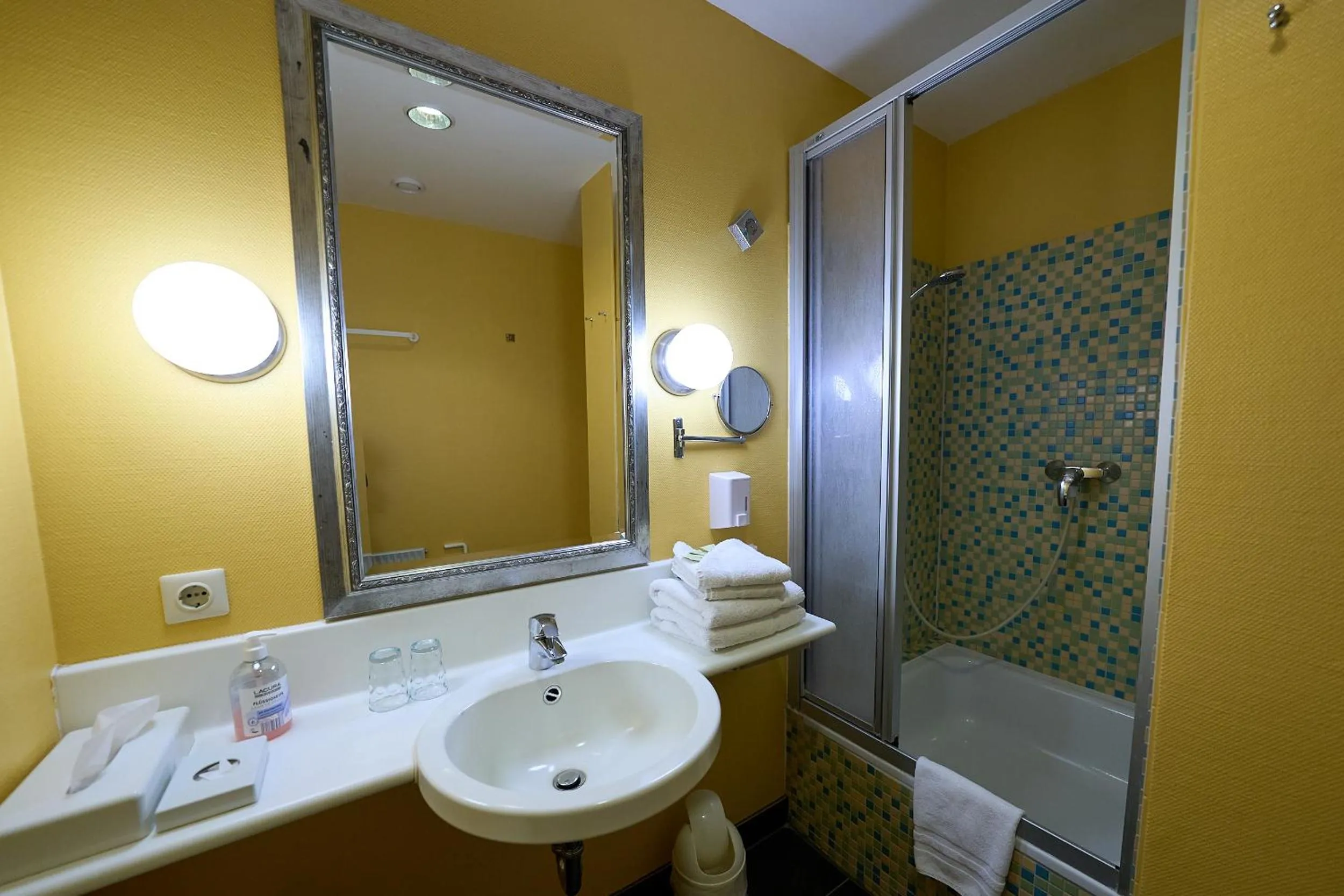 Bathroom in NP Hotel Schweriner Hof