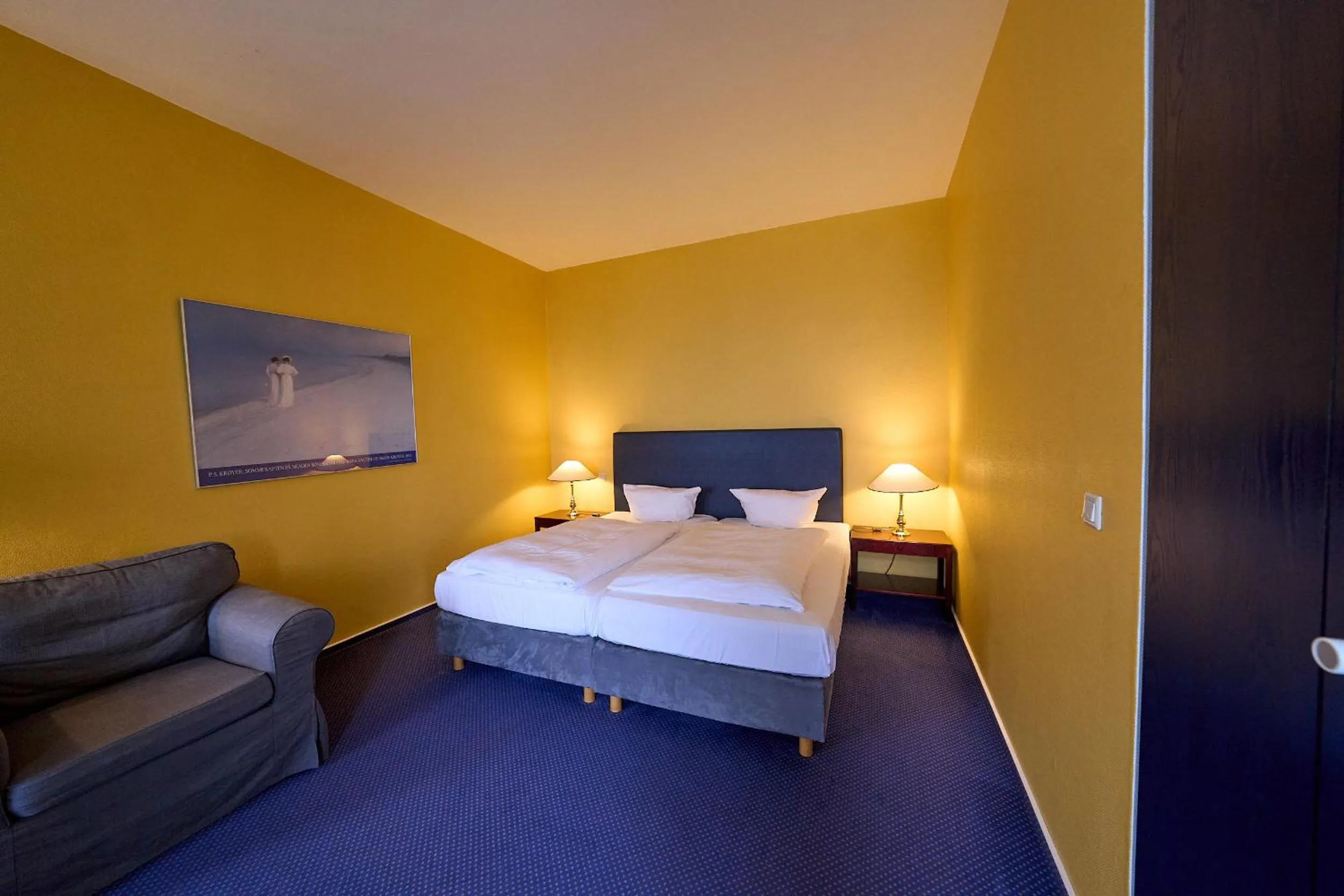 Photo of the whole room, Bed in NP Hotel Schweriner Hof