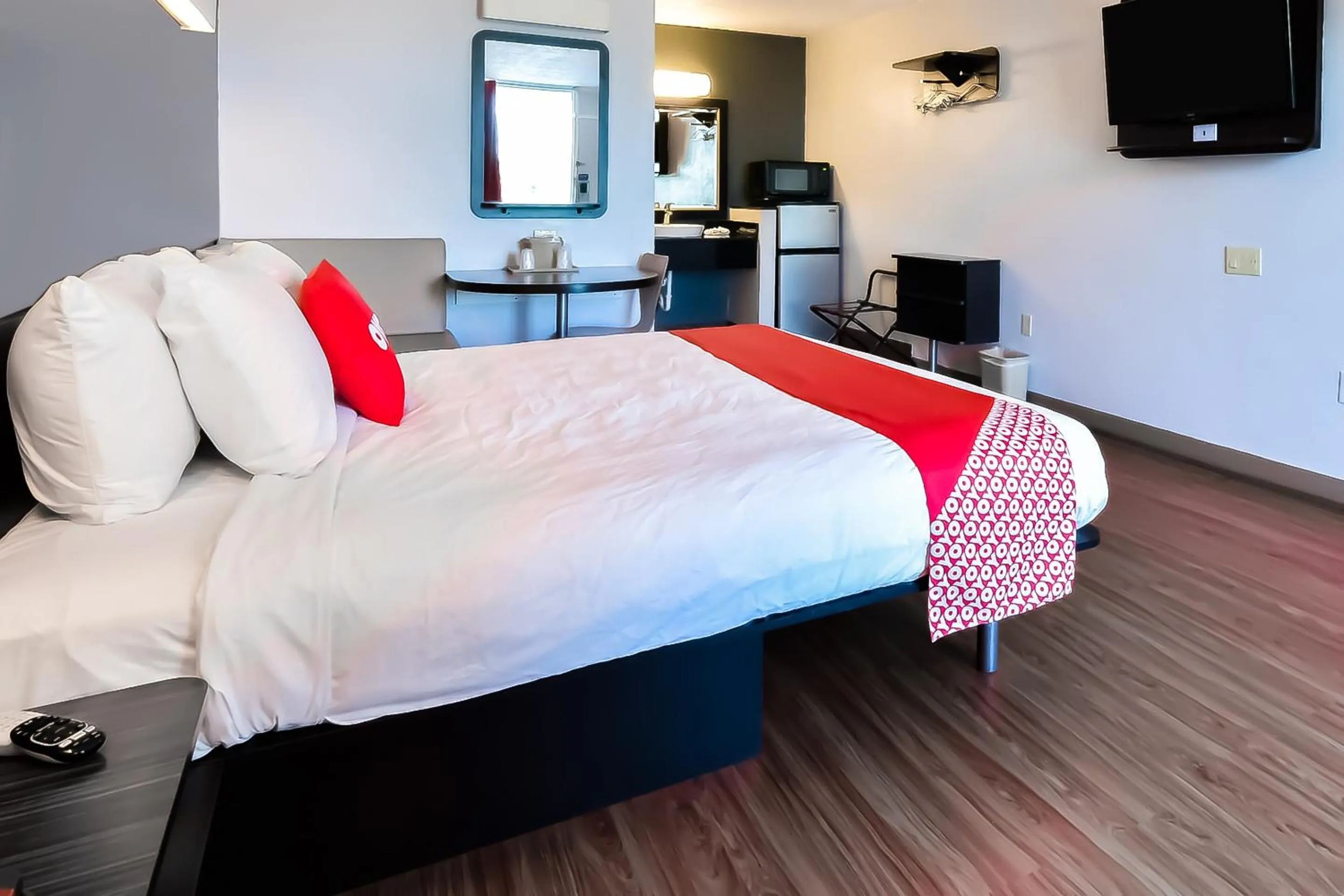 Bedroom, Bed in OYO Hotel Valdosta GA I-75