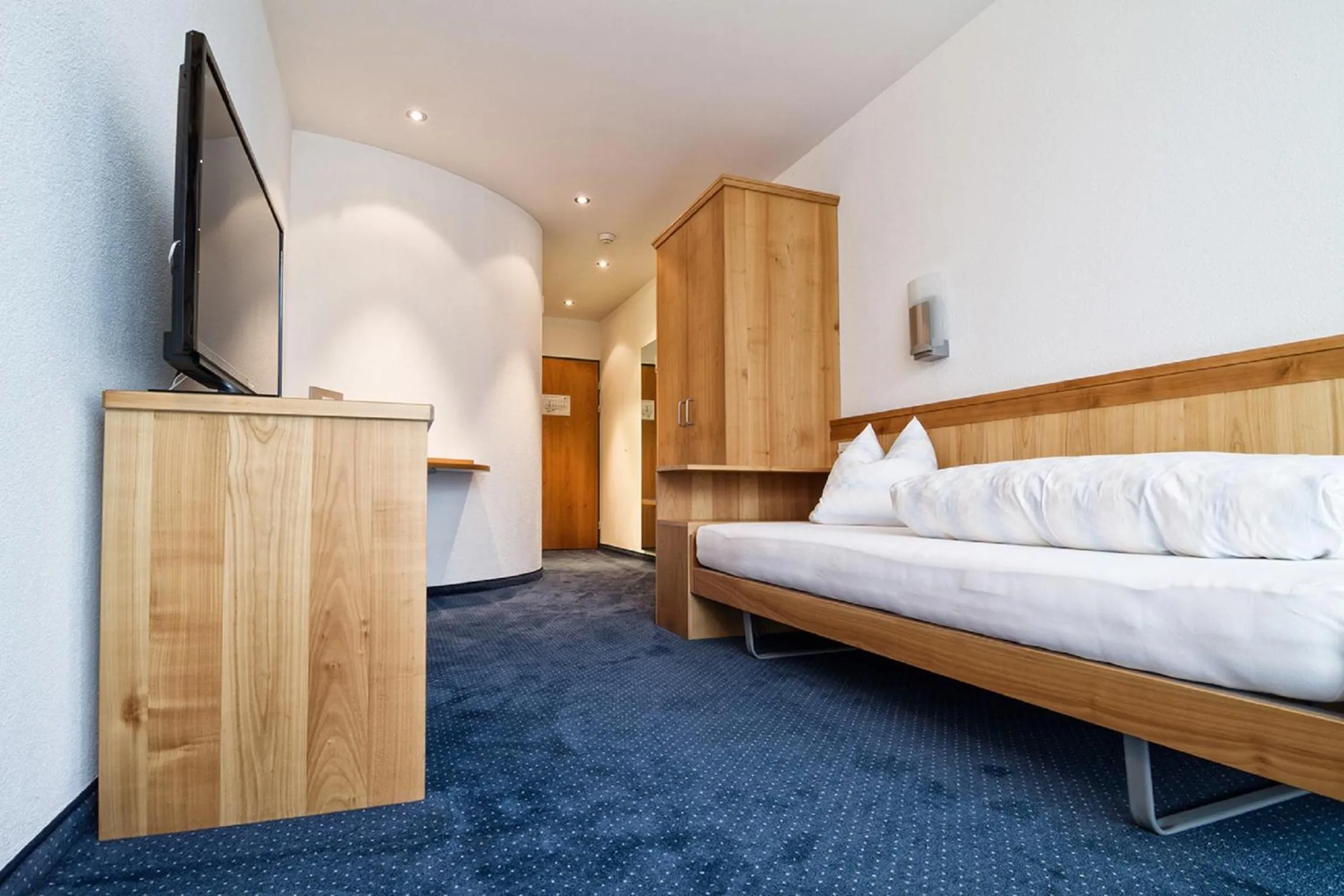 Photo of the whole room, Bed in Hotel Rössli Tufertschwil