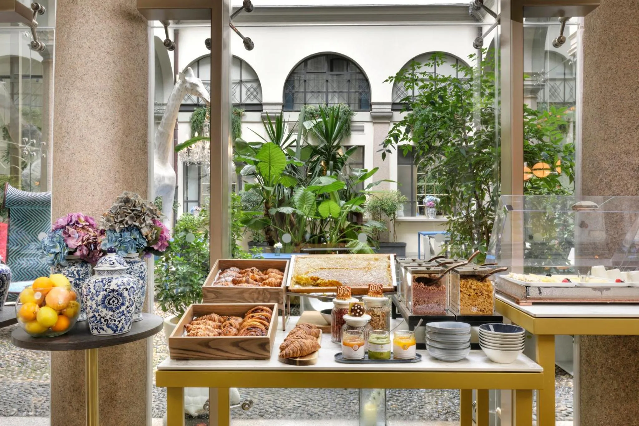 Restaurant/places to eat in Hotel Indigo Milan - Corso Monforte by IHG