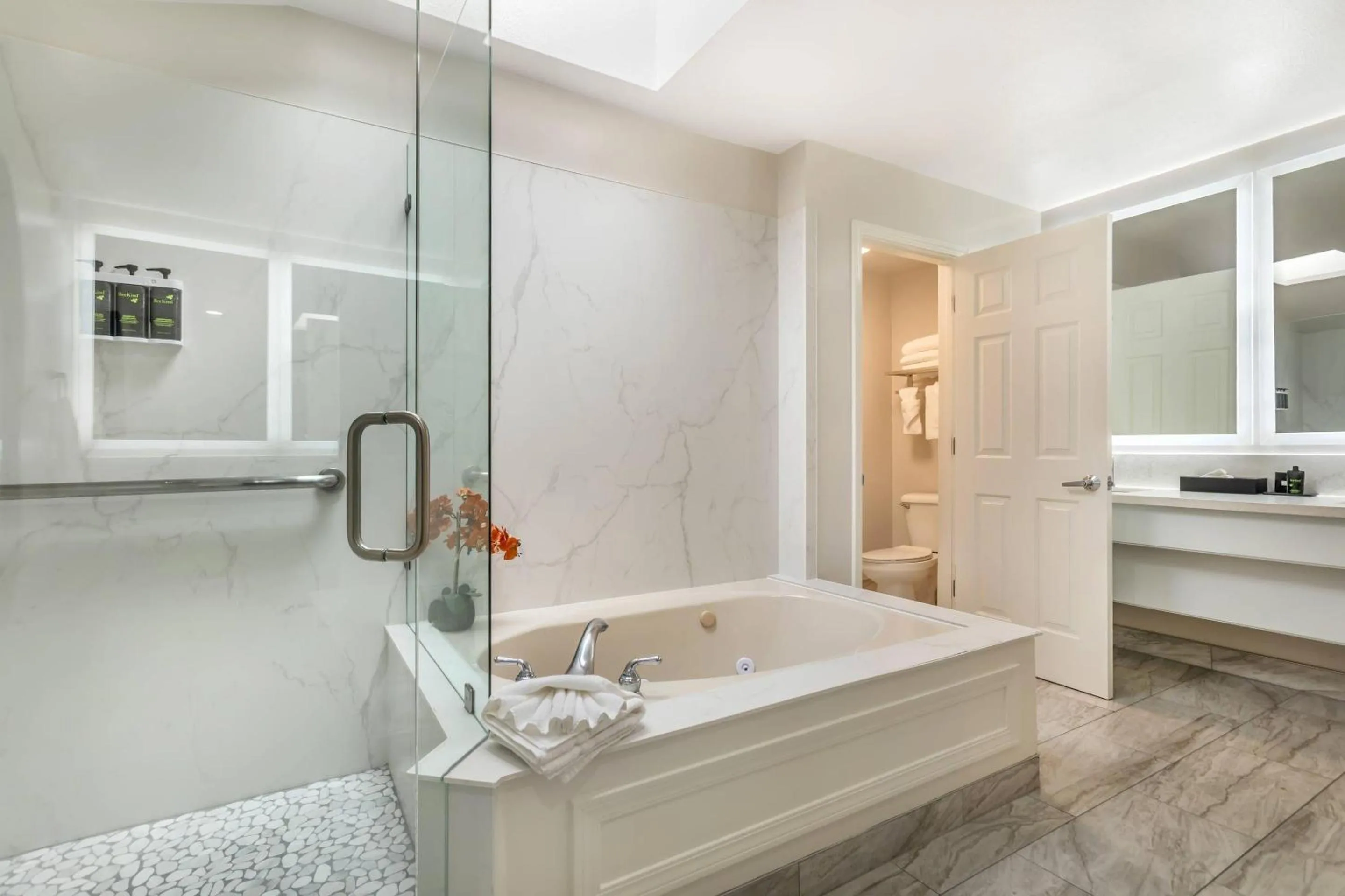 Bedroom in University Park Inn & Suites, an Ascend Collection Hotel