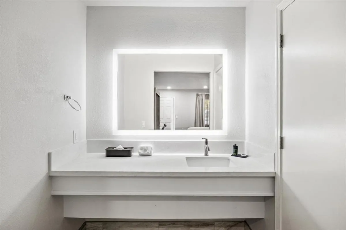 University Park Inn & Suites, an Ascend Collection Hotel