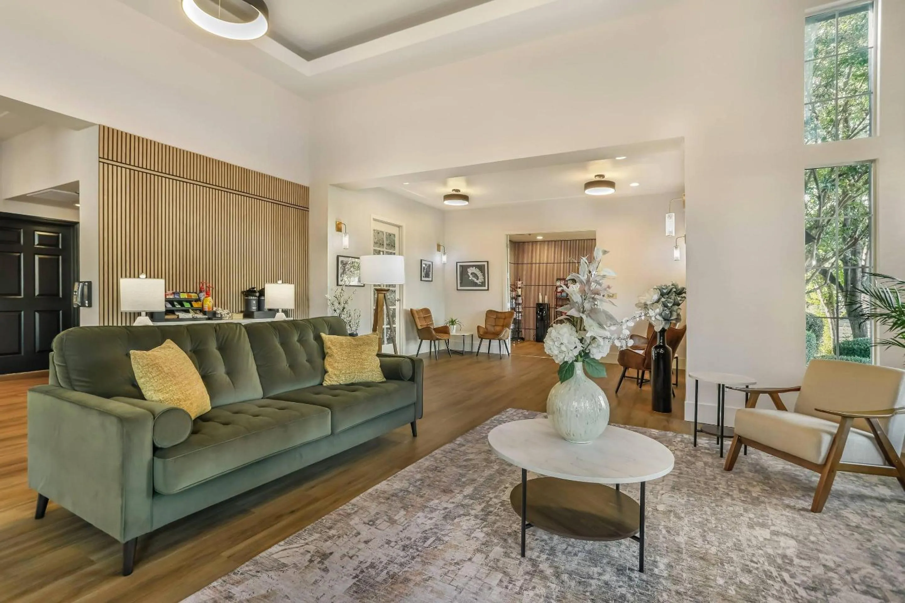 Lobby or reception in University Park Inn & Suites, an Ascend Collection Hotel