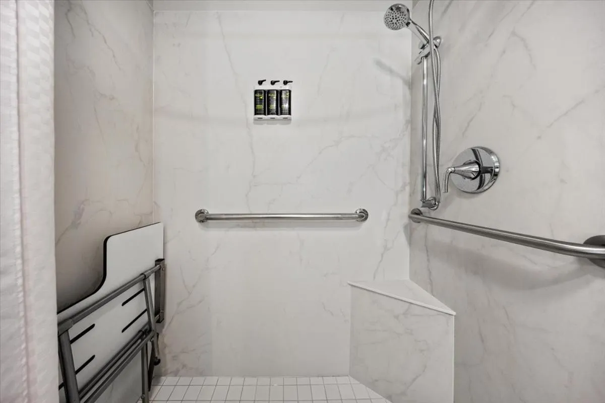 Bathroom in University Park Inn & Suites, an Ascend Collection Hotel