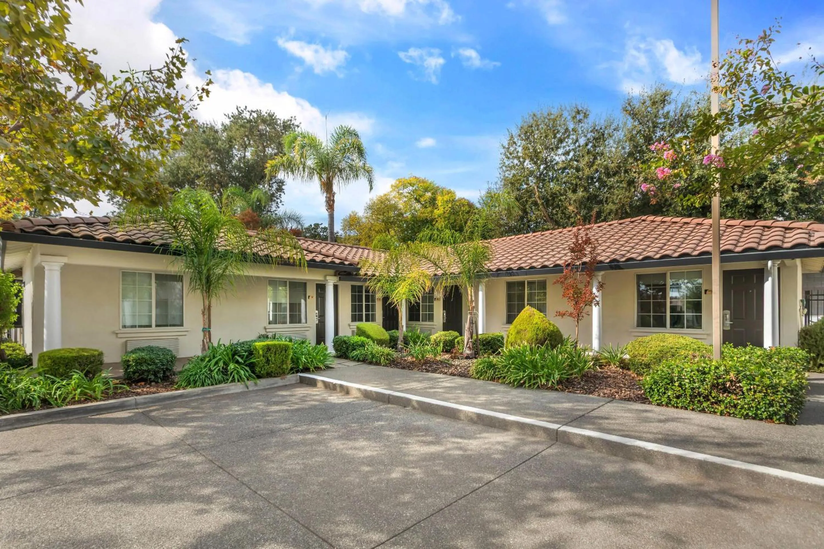 Property building in University Park Inn & Suites, an Ascend Collection Hotel