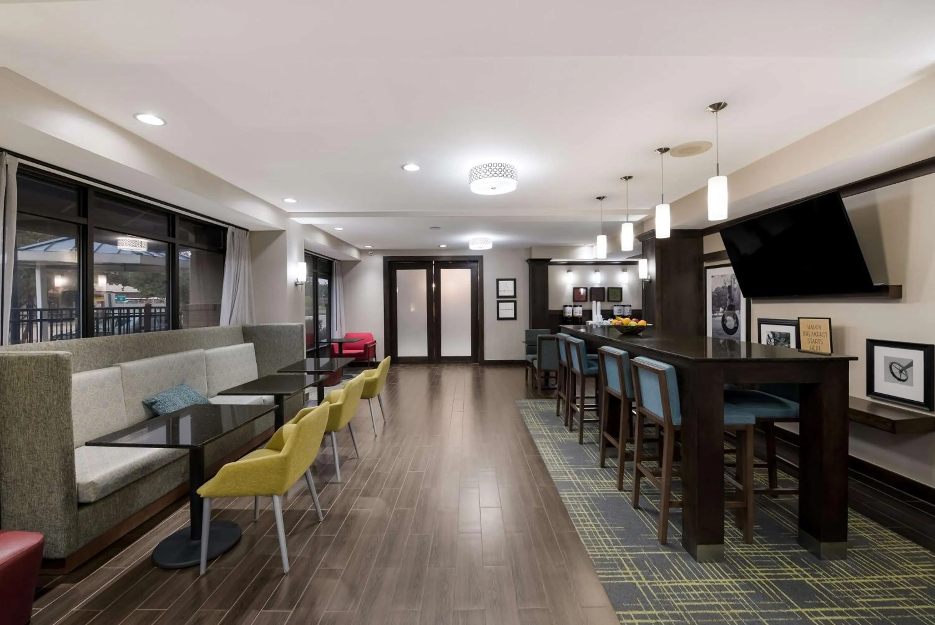 Breakfast in Hampton Inn Marshall