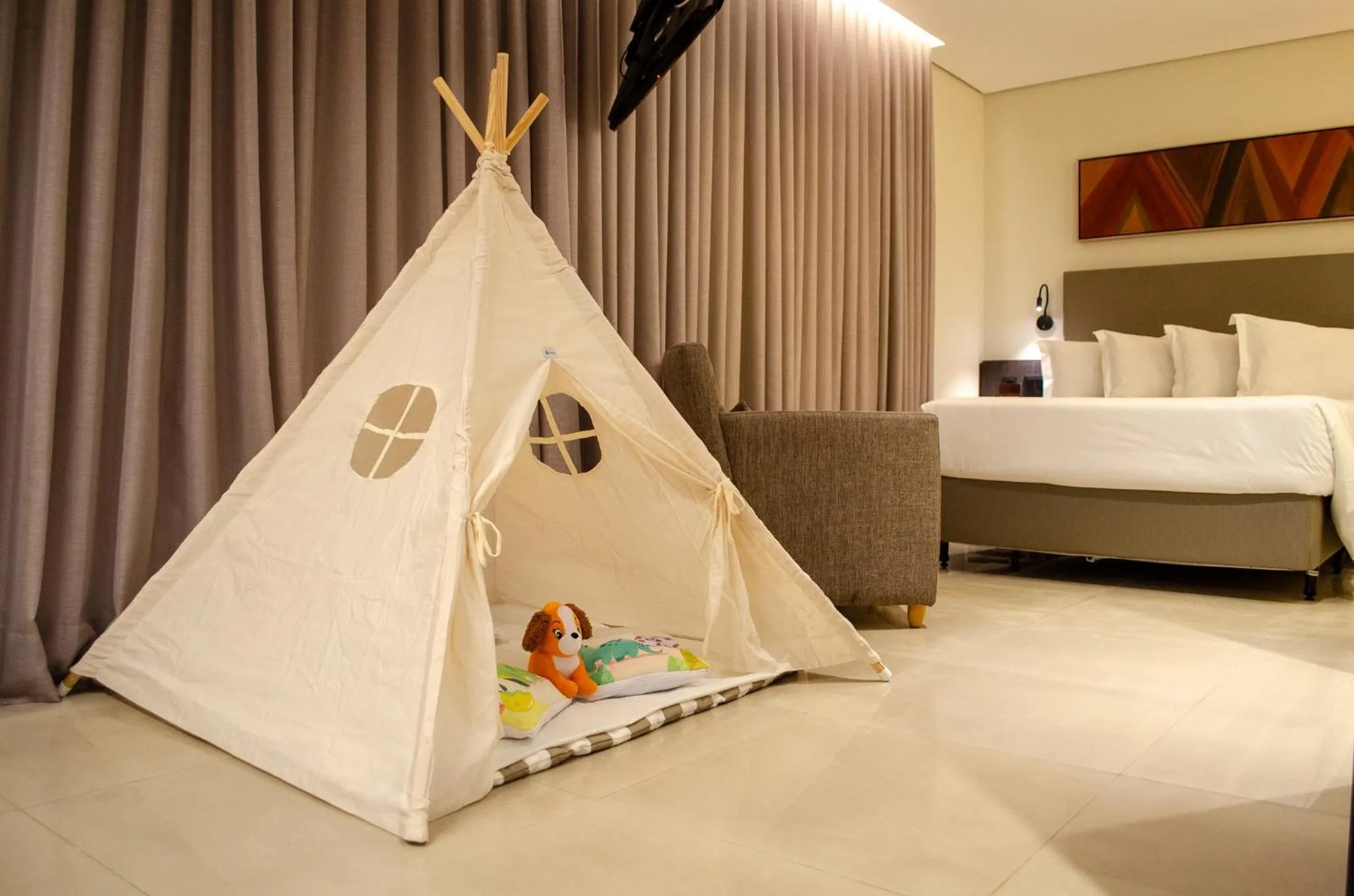 Photo of the whole room, Bed in Royal Collection Savassi