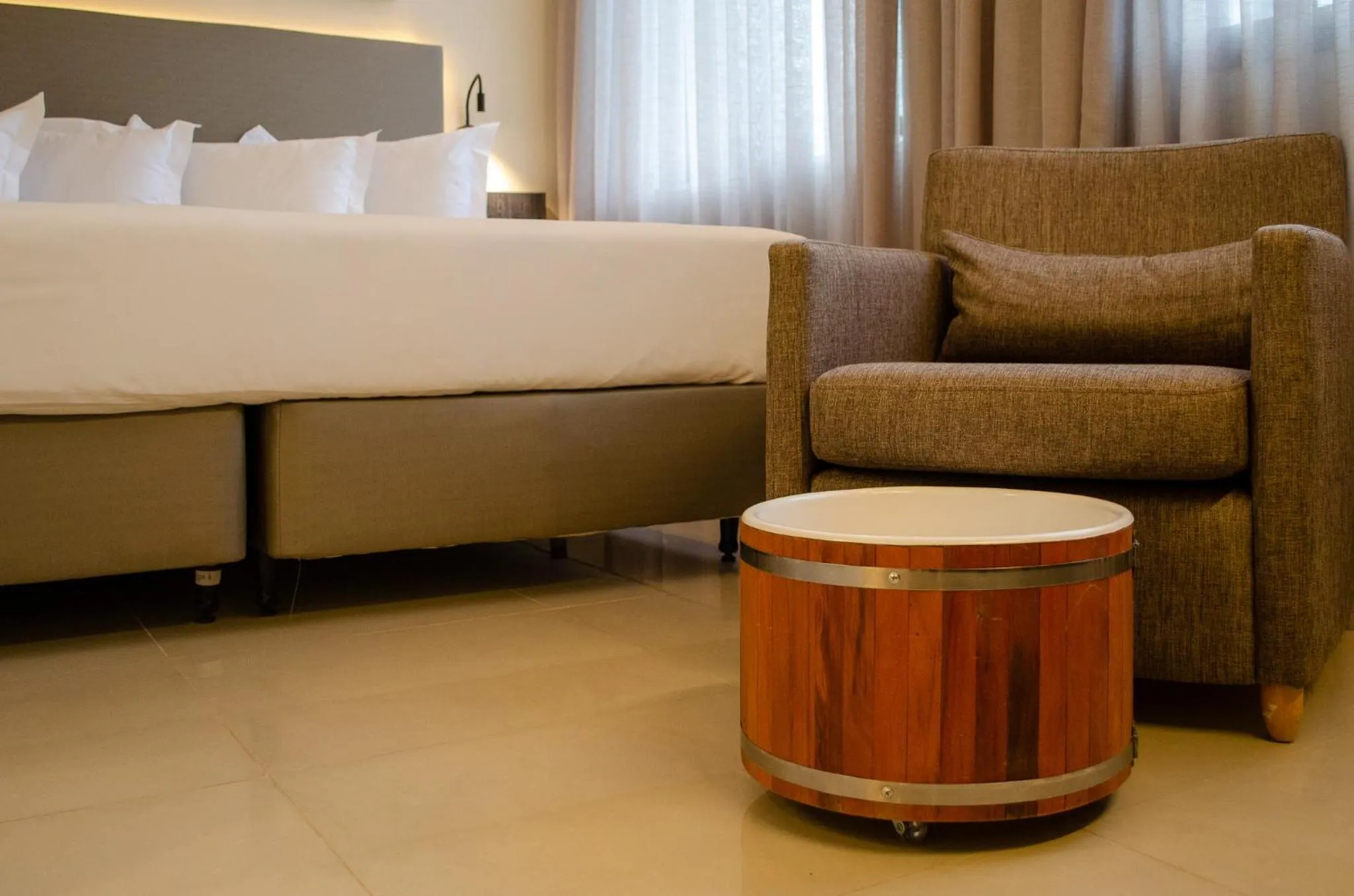 Photo of the whole room, Bed in Royal Collection Savassi