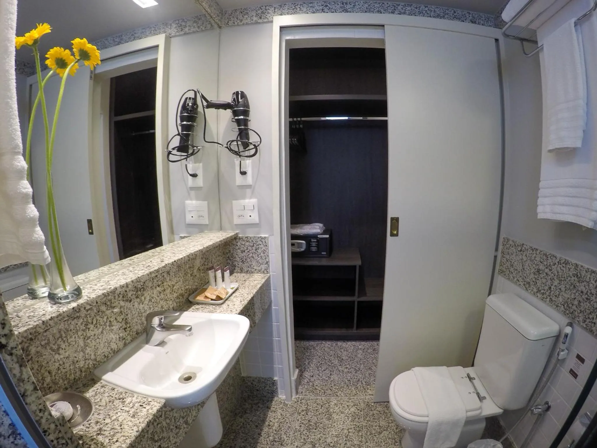 Shower in Royal Collection Savassi