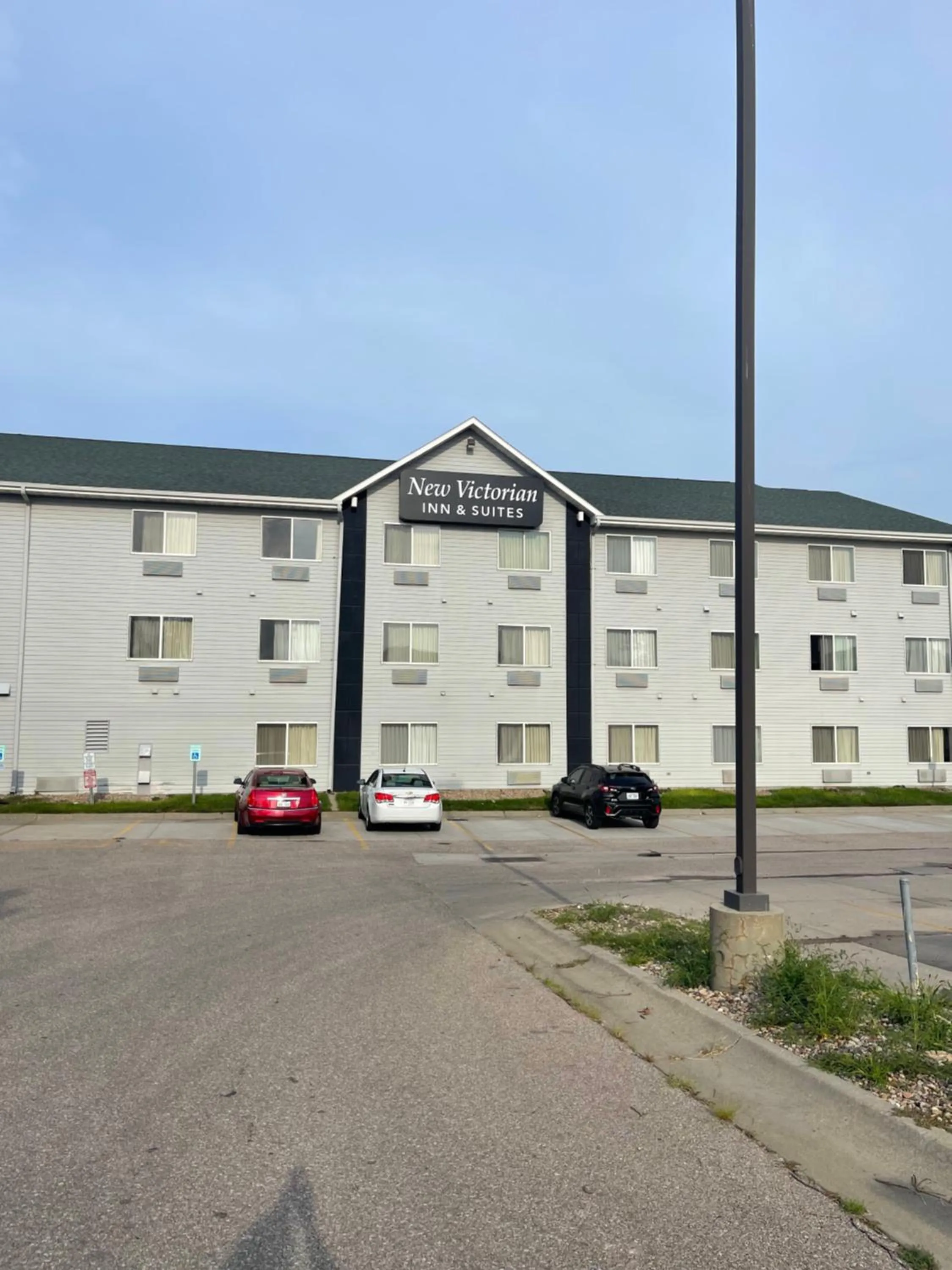 Property building in New Victorian Inn & Suites Lincoln