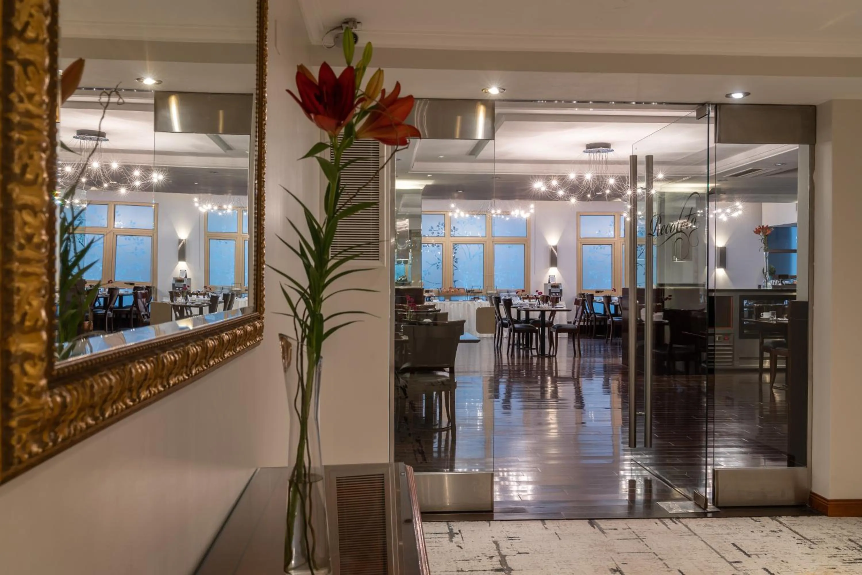 Decorative detail in Hotel Intersur Recoleta