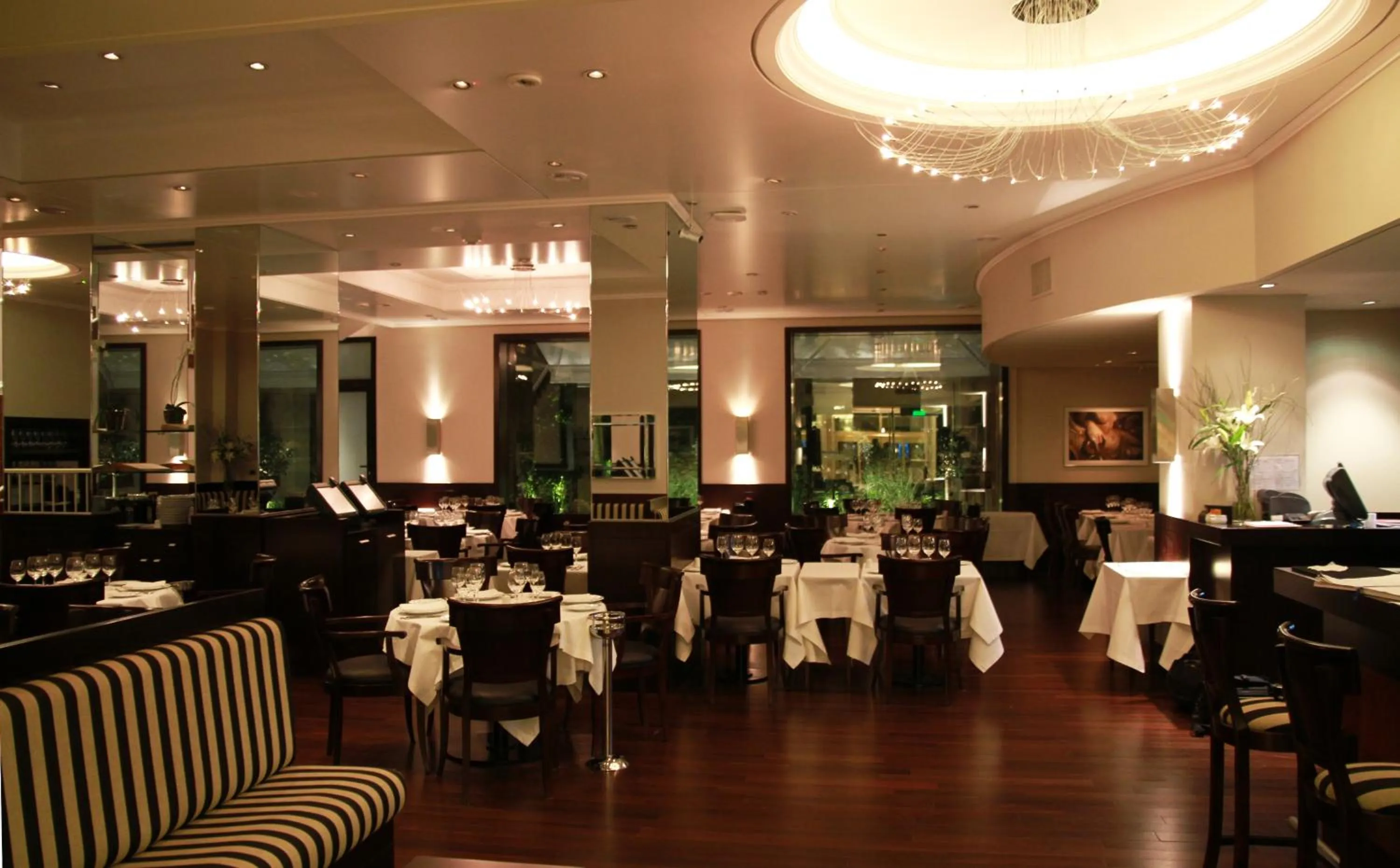 Restaurant/places to eat in Hotel Intersur Recoleta