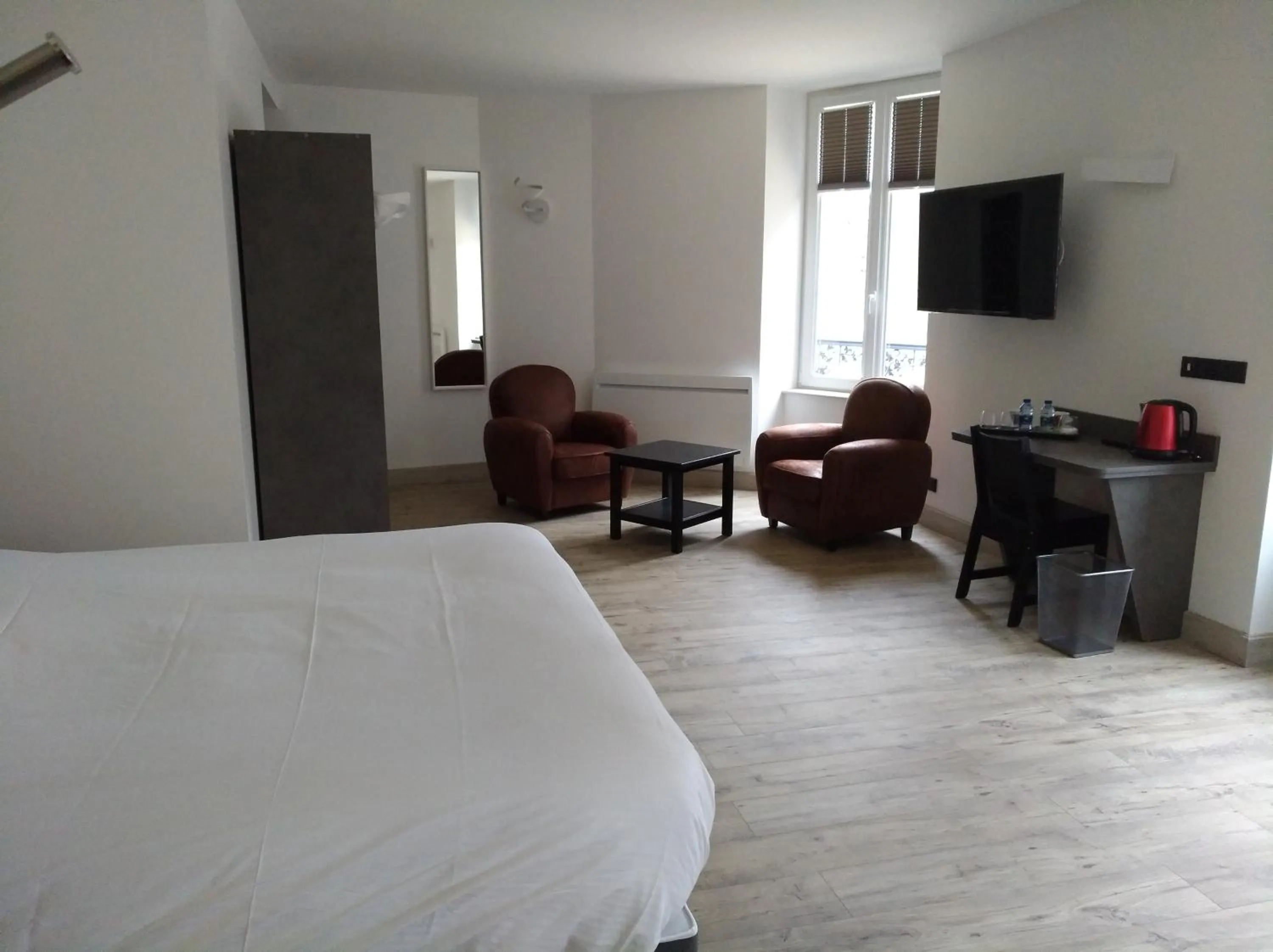 Living room, Bed in Lodge Hôtel de Sommedieue Verdun