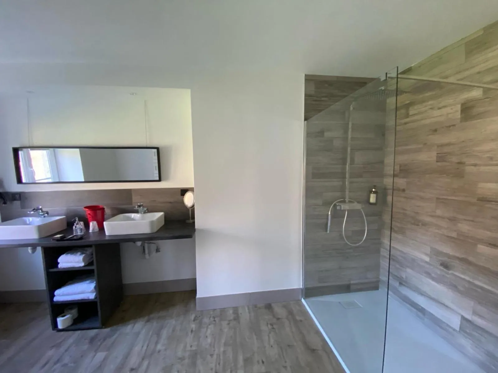 Shower in Lodge Hôtel de Sommedieue Verdun