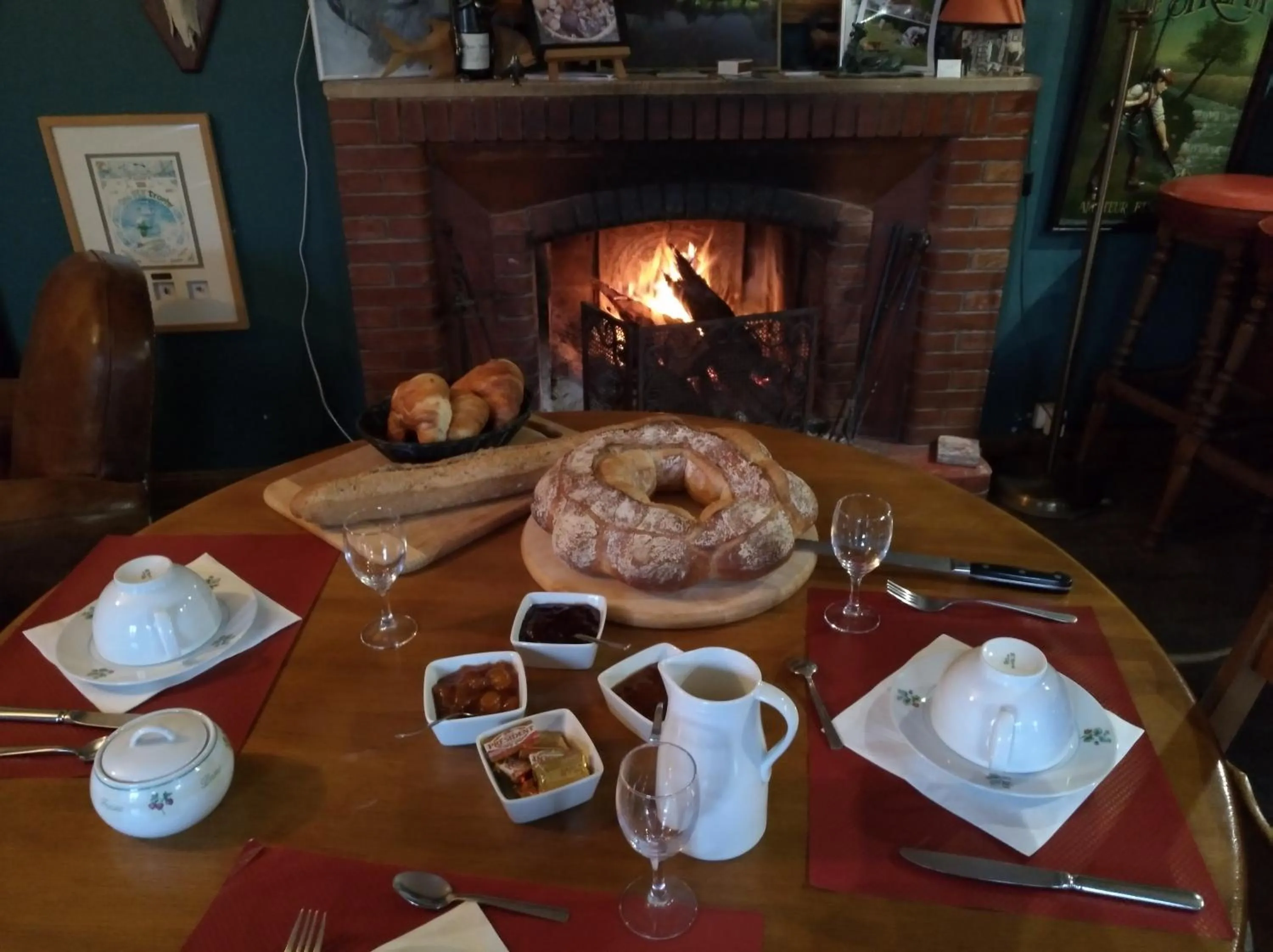 Breakfast in Lodge Hôtel de Sommedieue Verdun