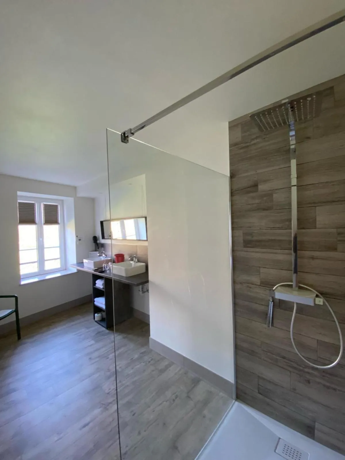 Shower in Lodge Hôtel de Sommedieue Verdun