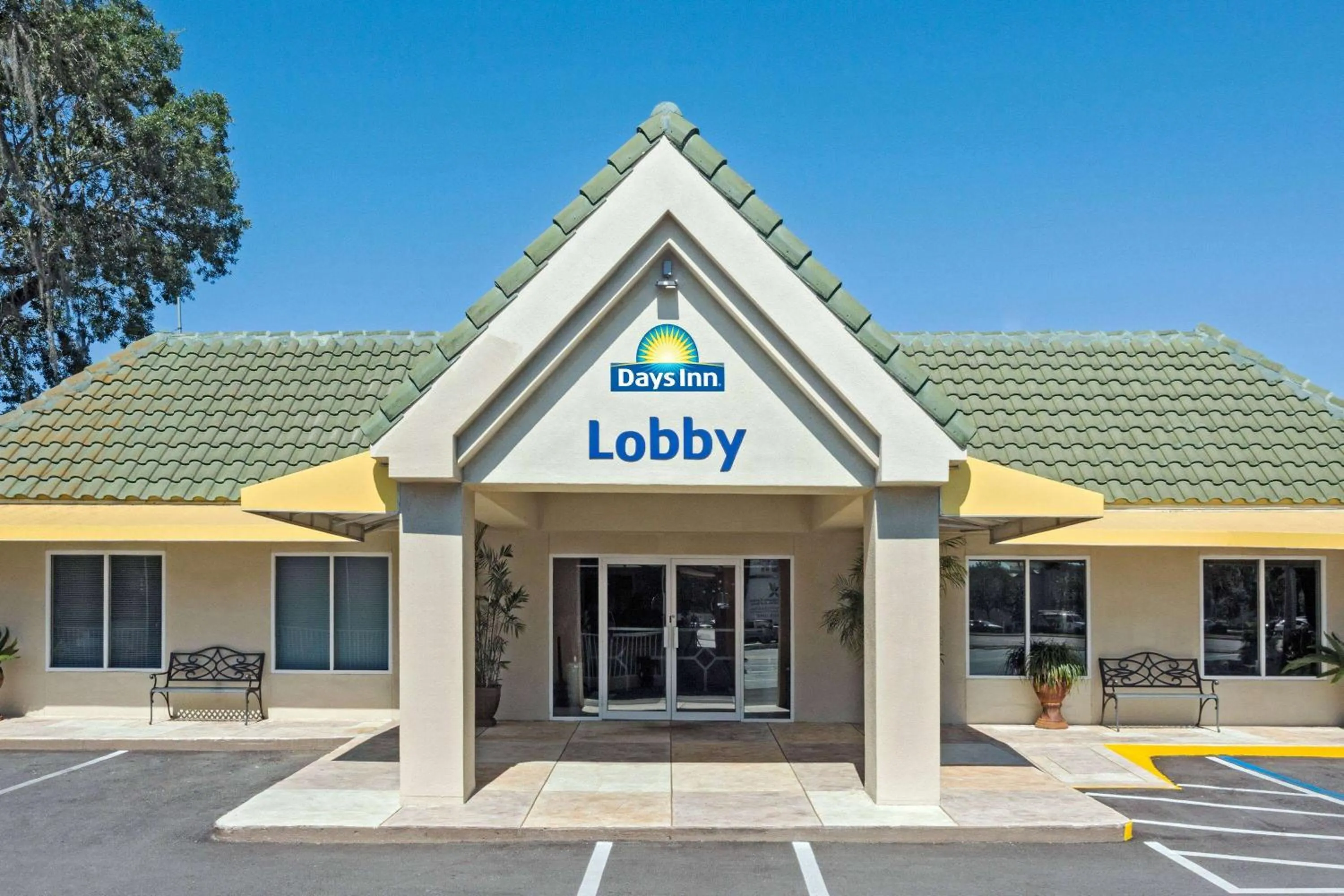 Property building in Days Inn by Wyndham Port Charlotte Town Center