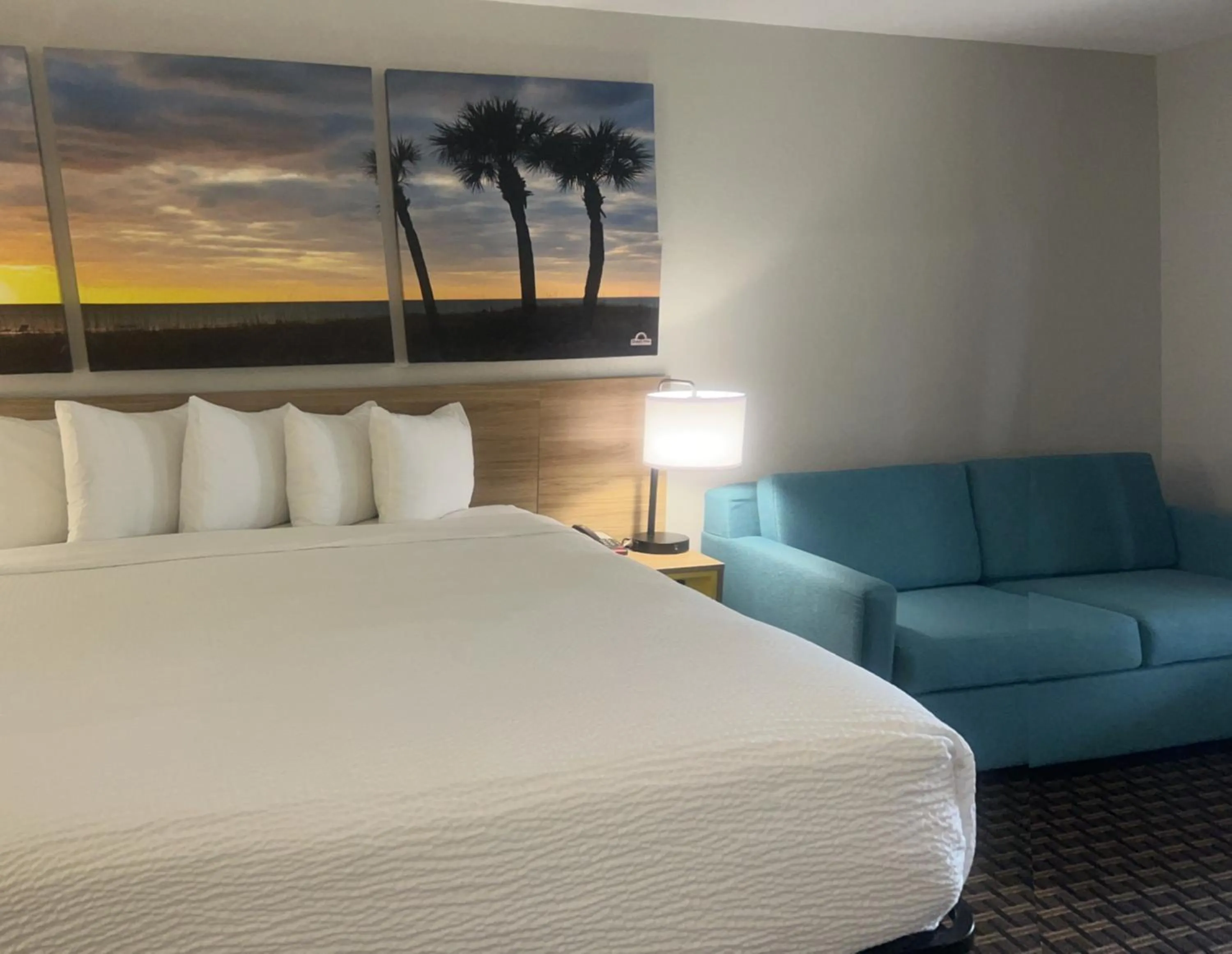 Bed in Days Inn by Wyndham Port Charlotte Town Center