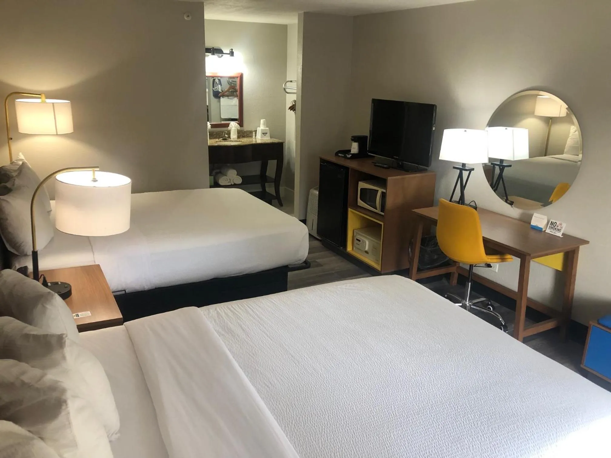 Bed in Days Inn by Wyndham Port Charlotte Town Center