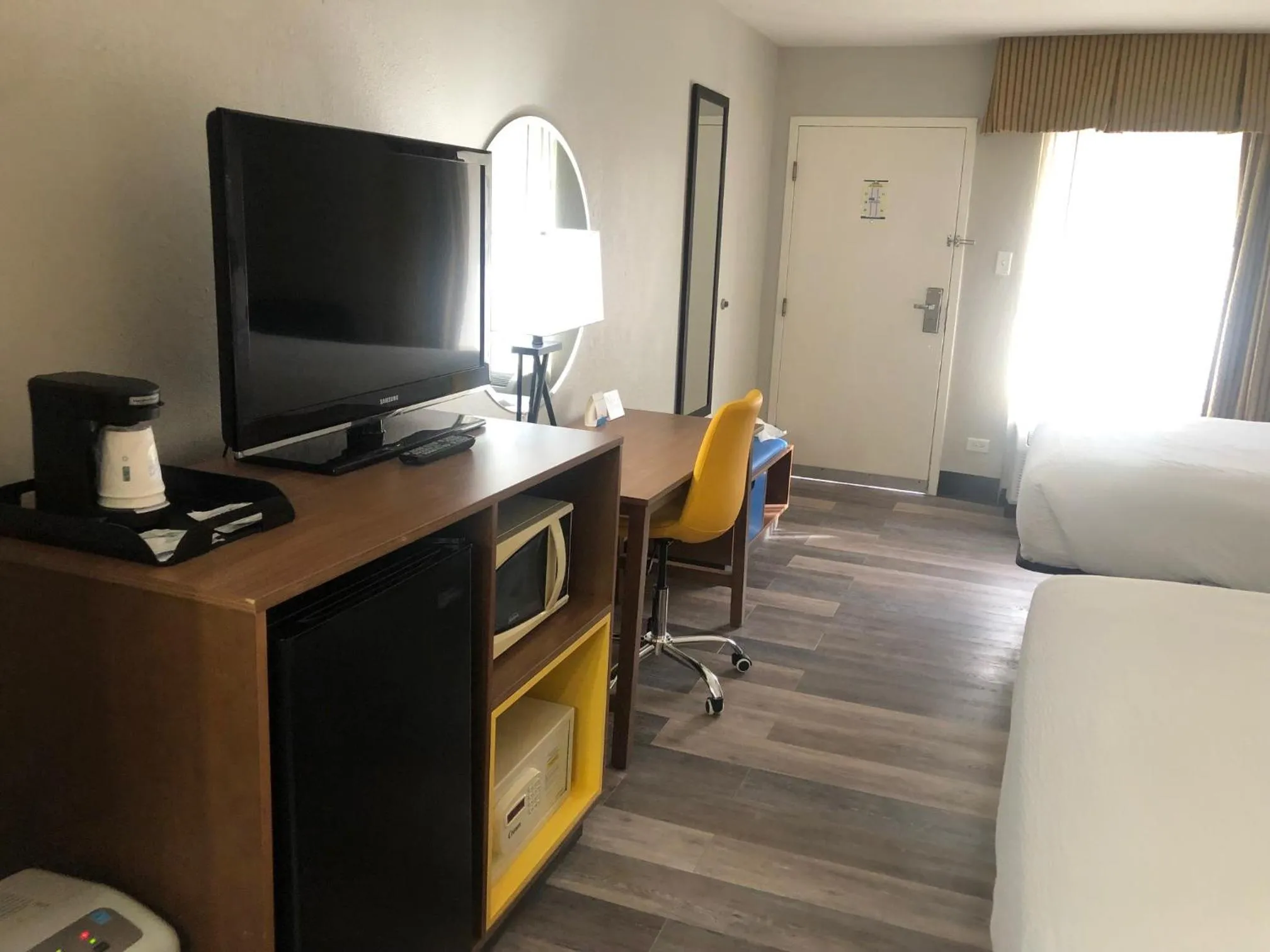 TV and multimedia, Bed in Days Inn by Wyndham Port Charlotte Town Center