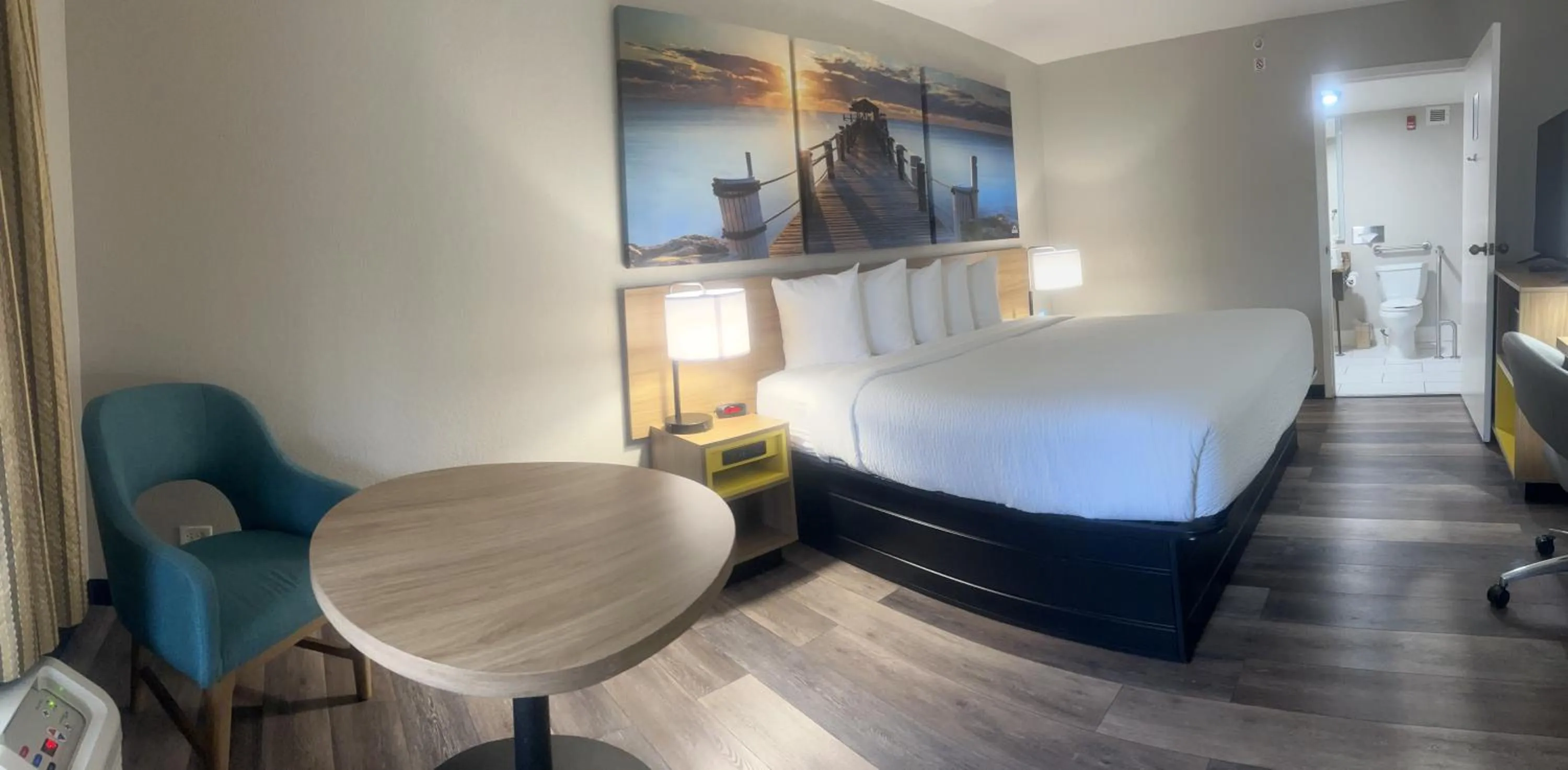 Bed in Days Inn by Wyndham Port Charlotte Town Center