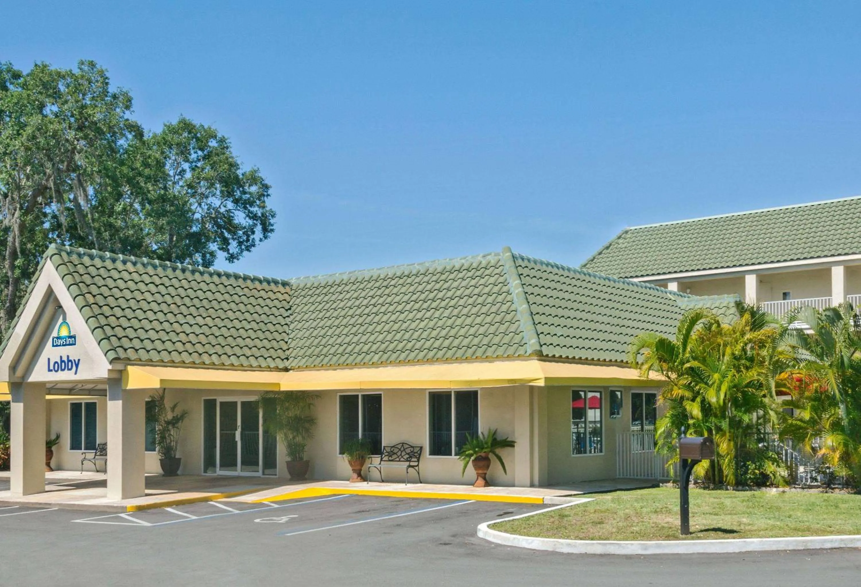 Property building in Days Inn by Wyndham Port Charlotte Town Center