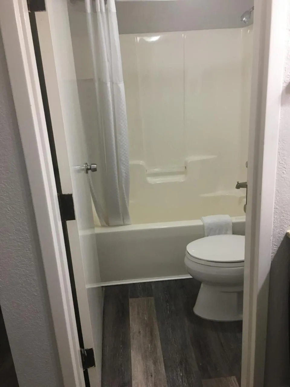 Public Bath in Days Inn by Wyndham Port Charlotte Town Center