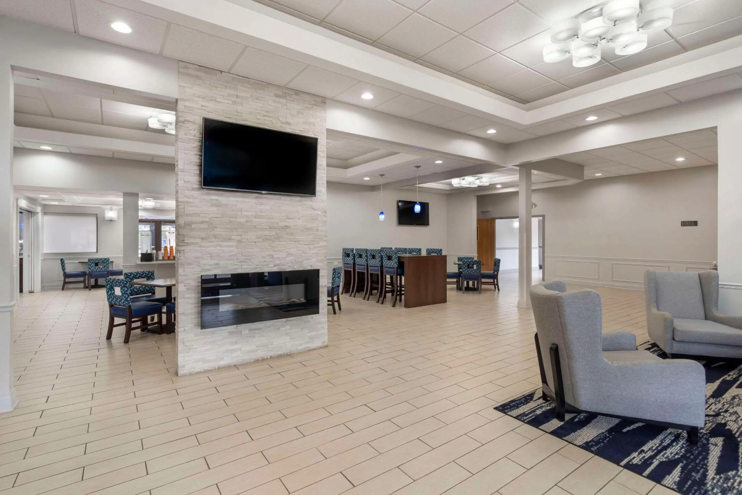 Lobby or reception in Comfort Inn & Suites Mundelein-Vernon Hills