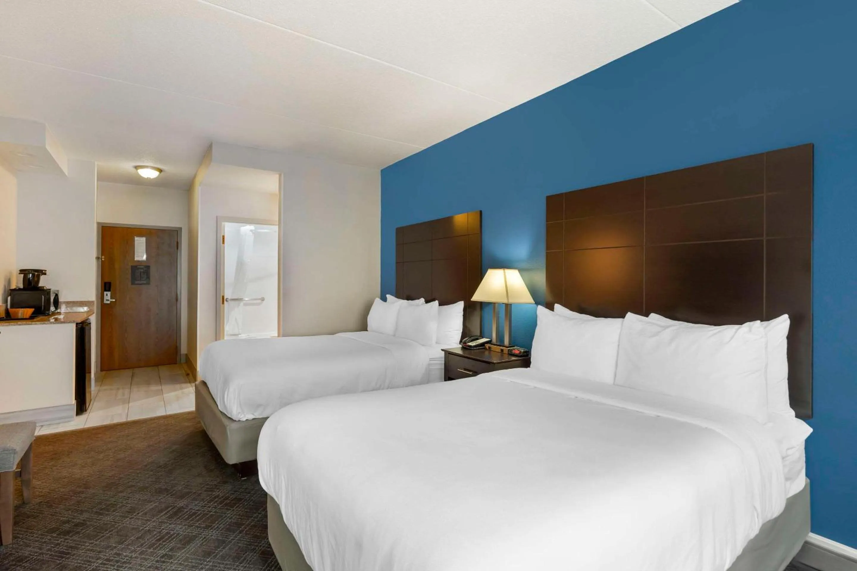 Bed in Comfort Inn & Suites Mundelein-Vernon Hills