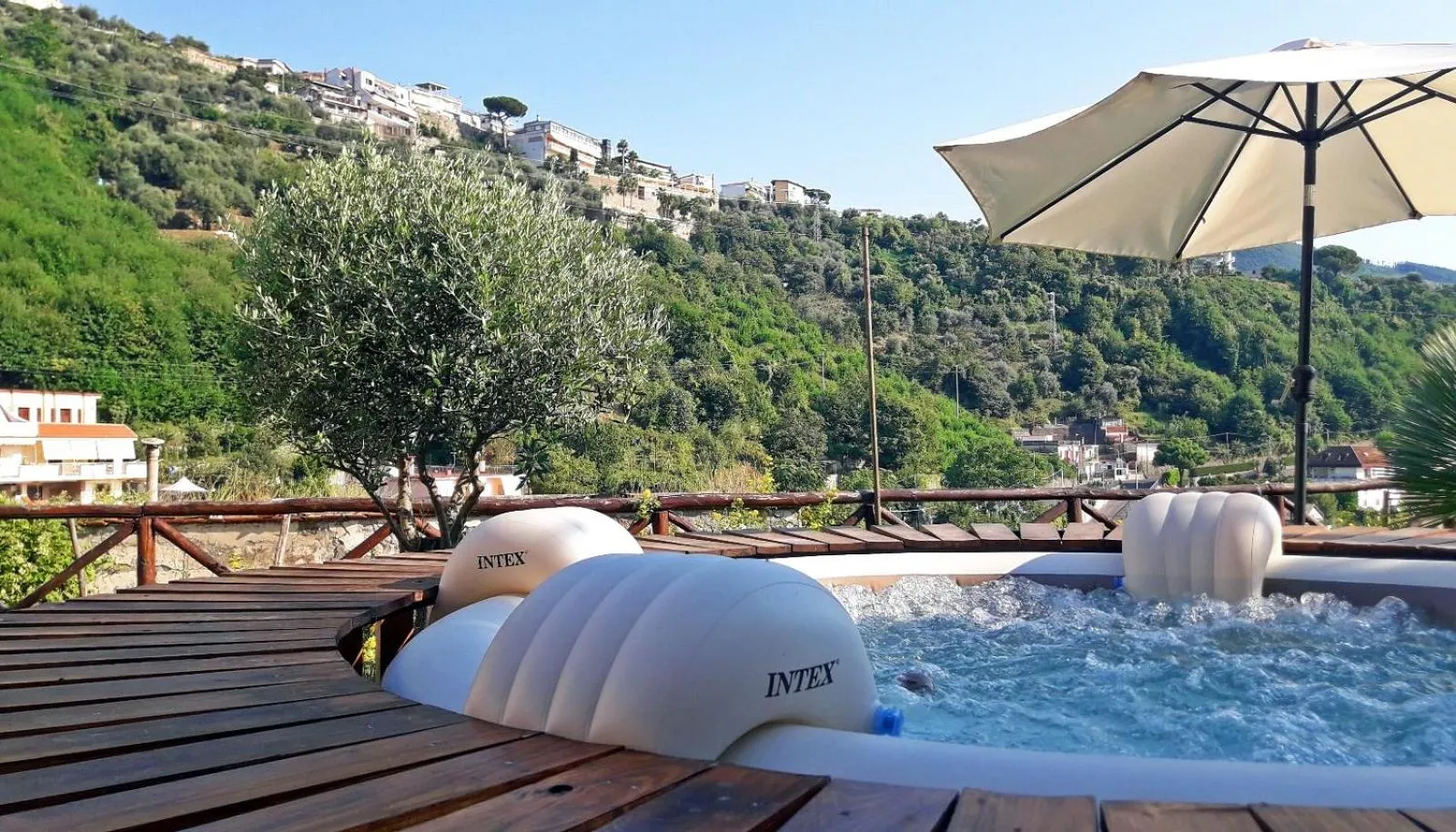 Hot Tub in B&B Al Castello di Lettere